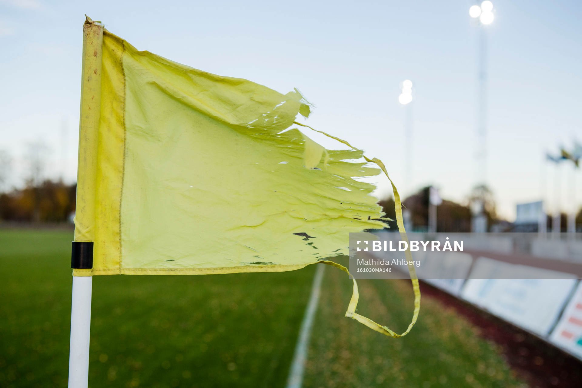 Trasig hörnflagga