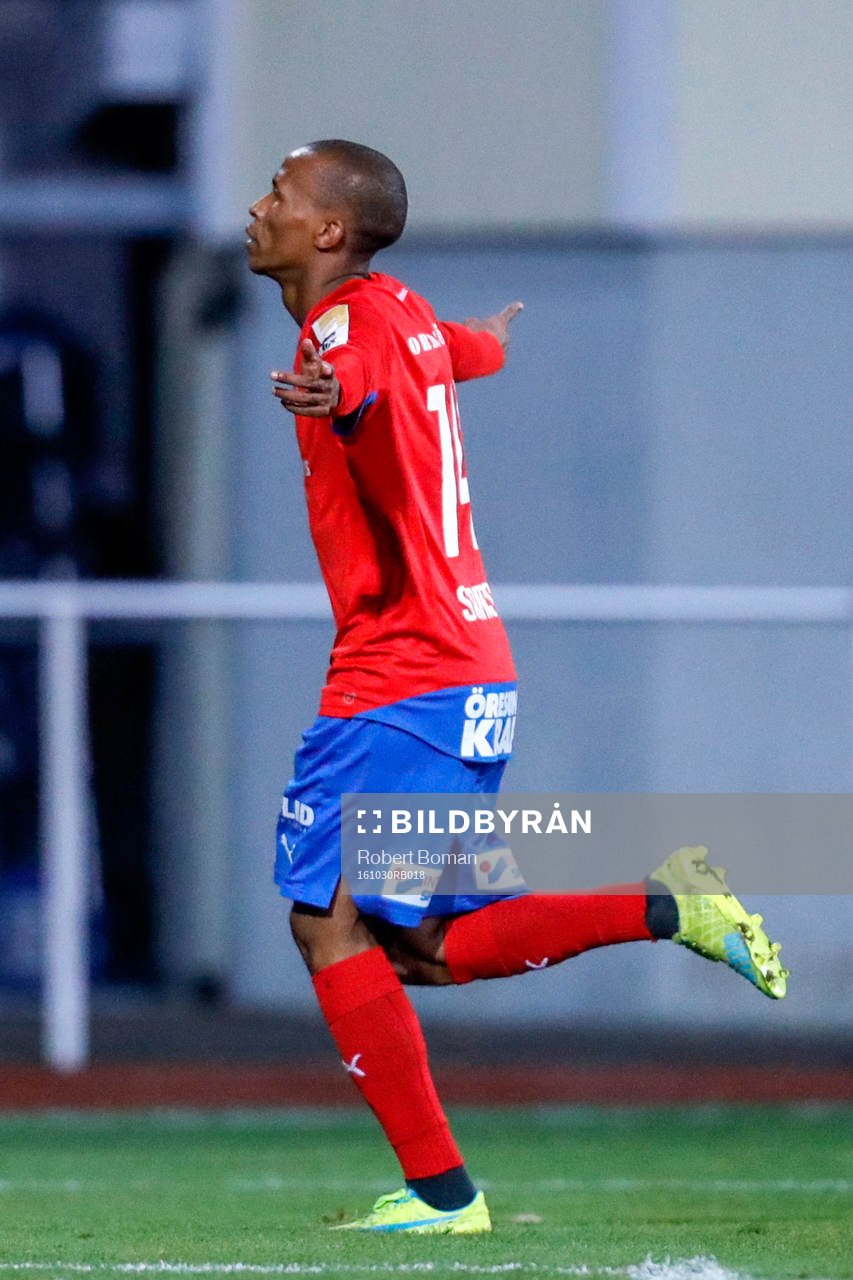 Helsingborgs Bradley Ralani jublar efter 0-3 under fotbollsmatchen i Allsvenskan mellan Falkenberg och Helsingborg den 30 oktober 2016 i Falkenberg