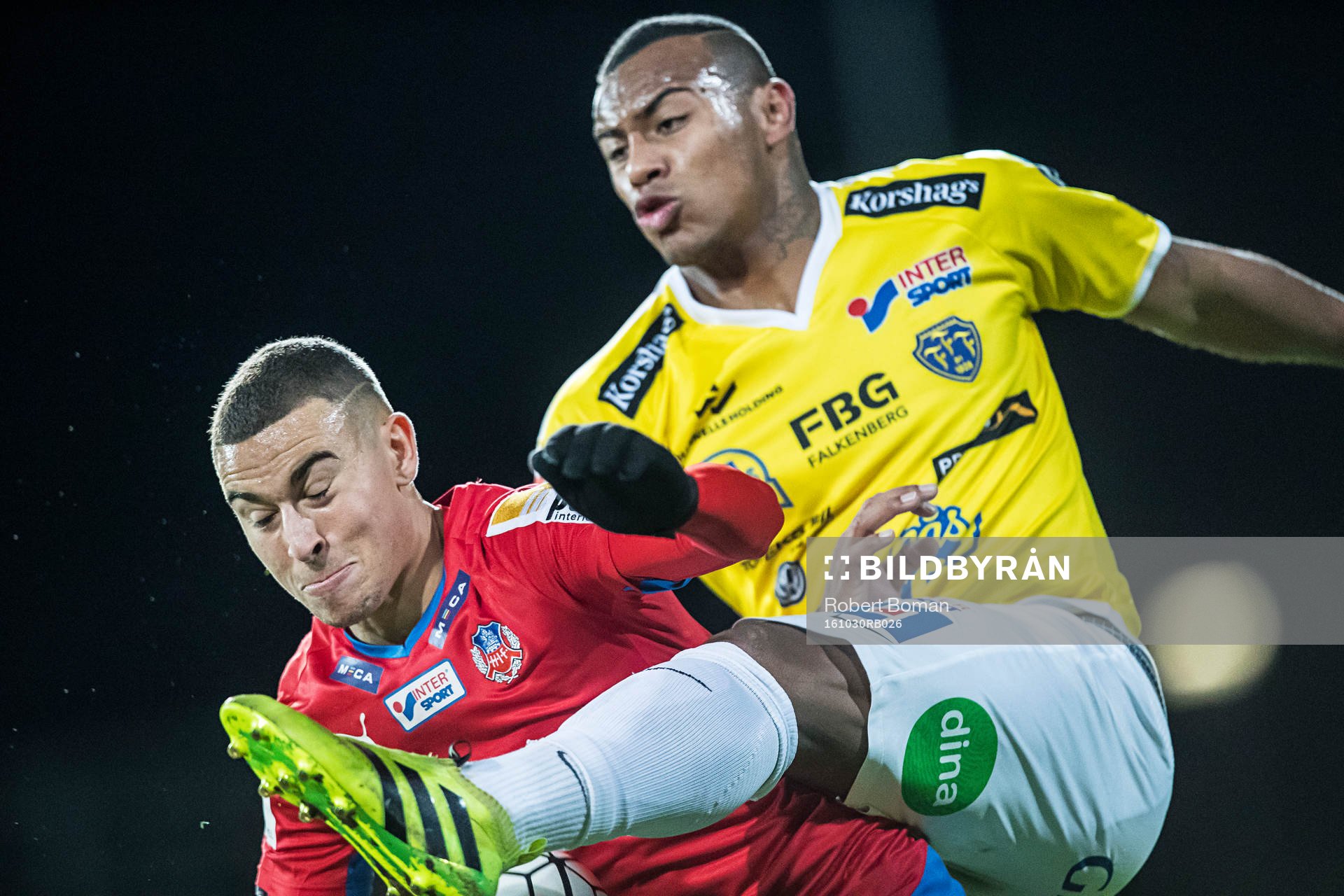 Helsingborgs Jordan Larsson och Falkenbergs Felipe Carvalho