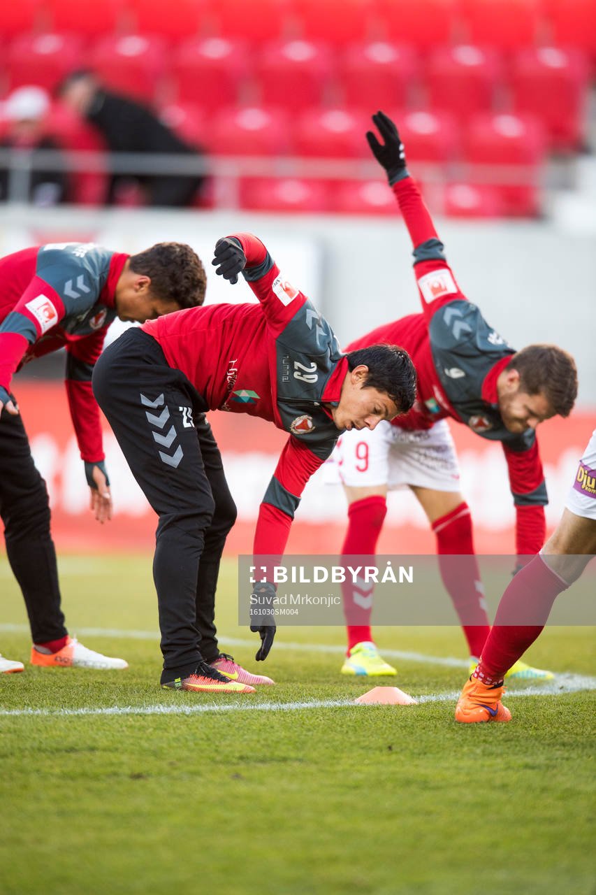 Kalmars Romário Pereira Sipião värmer upp