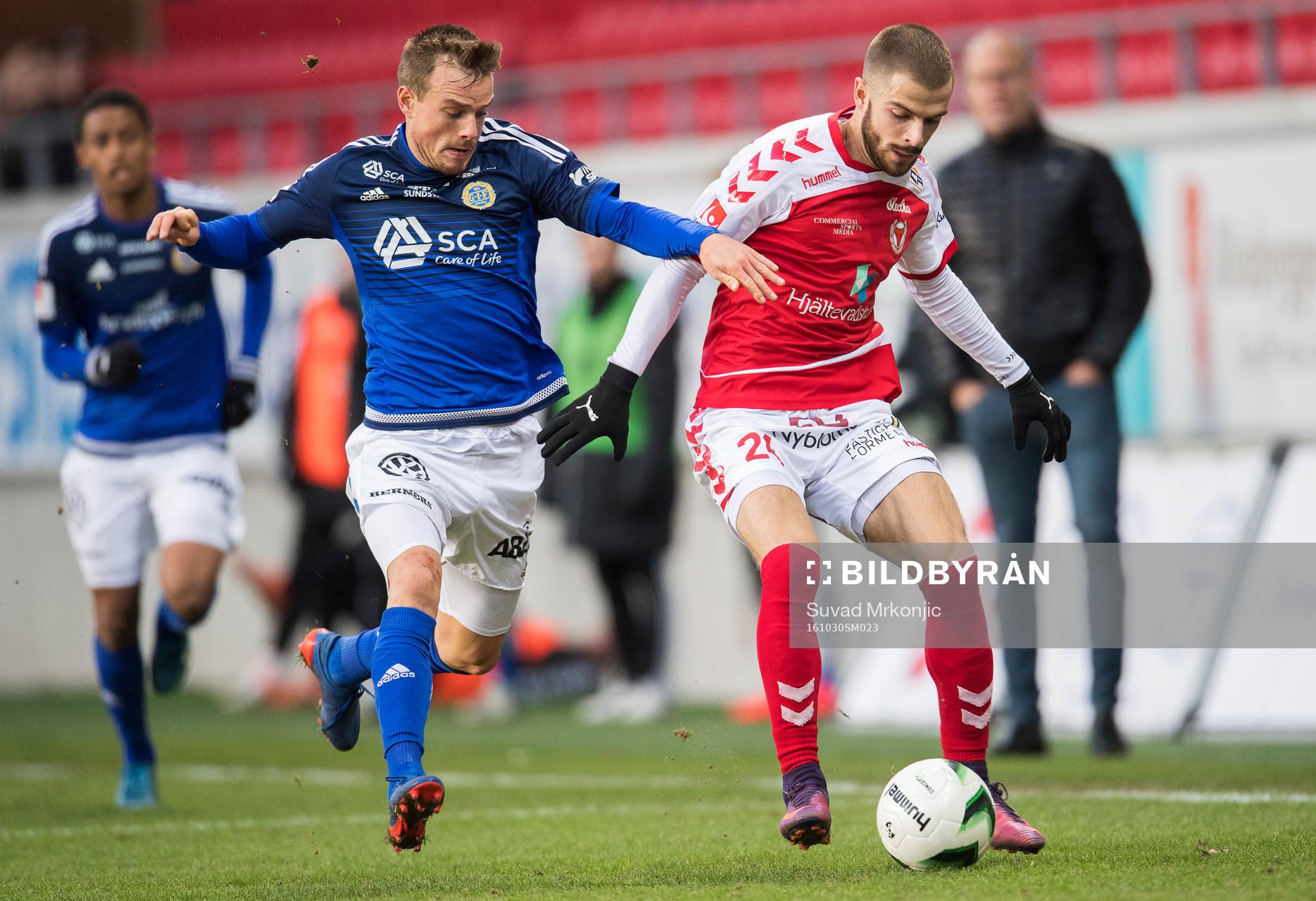 Kalmars Filip Sachpekidis och Sundsvalls Eric Larsson