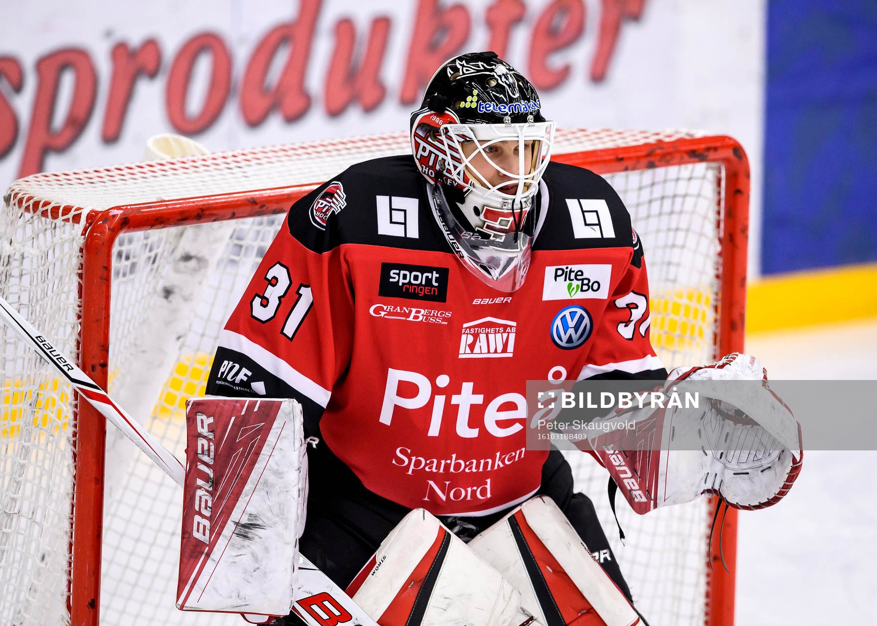 Piteås målvakt Albin Ström på uppvärmningen