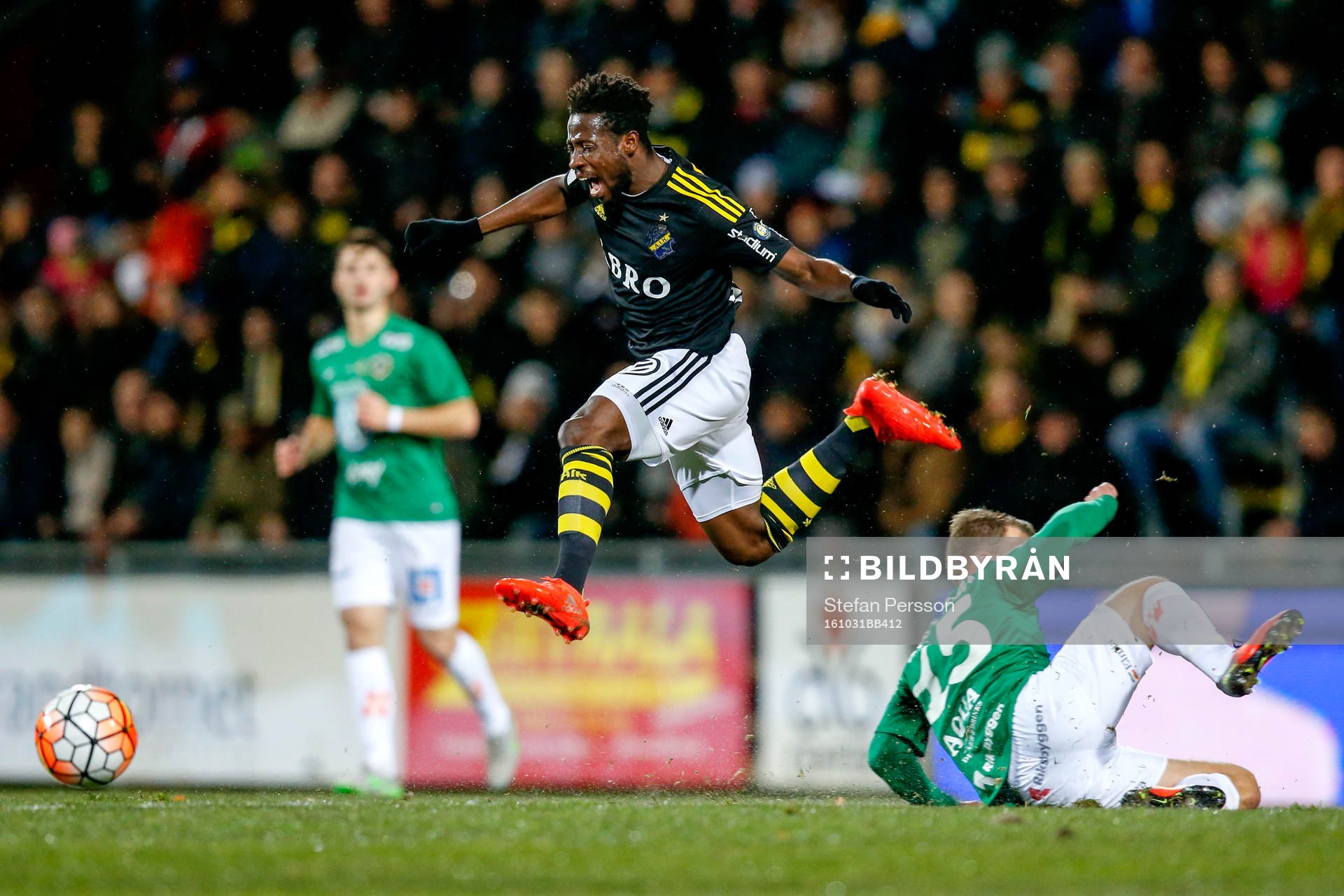 s Ebenezer Ofori och Jönköpings Stian Aasmundsen