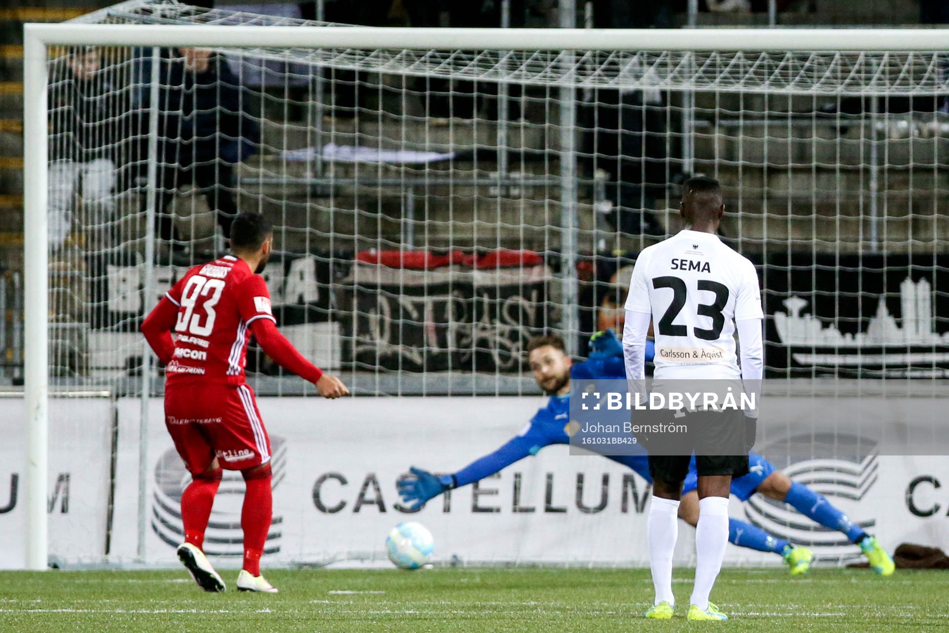 Östersunds Saman Ghoddos gör 1-3 på straff