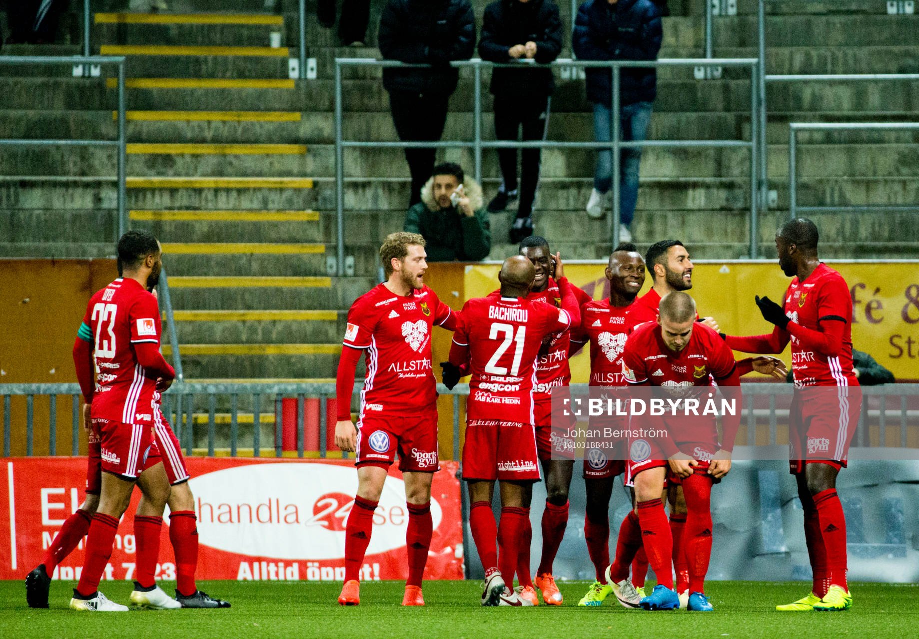 Östersunds Ken Sema jublar