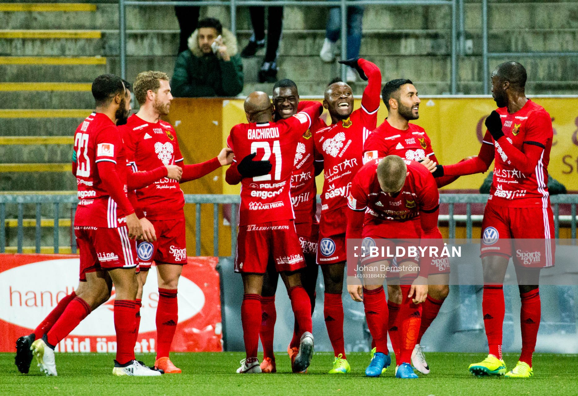 Östersunds Ken Sema jublar