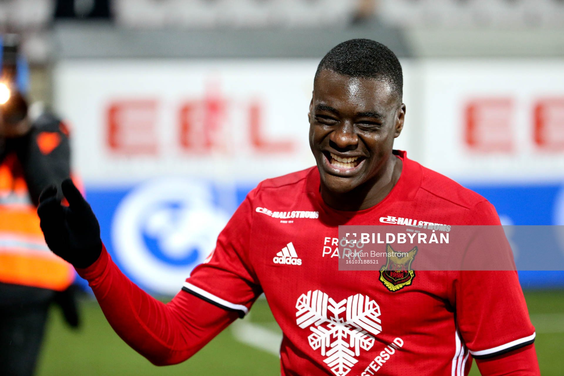 Östersunds Ken Sema jublar