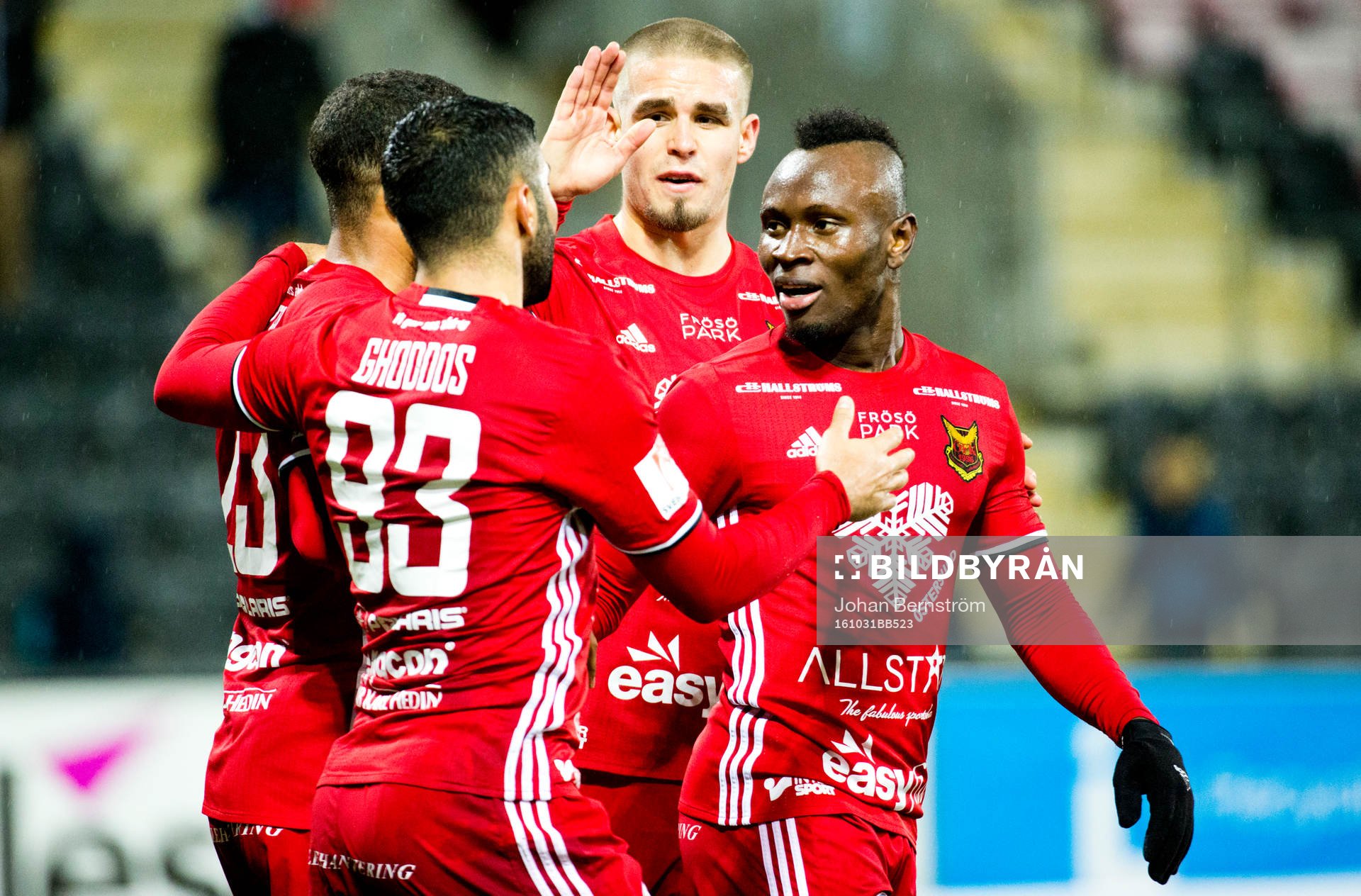 Östersunds Saman Ghoddos gör 1-4 och jublar med Samuel