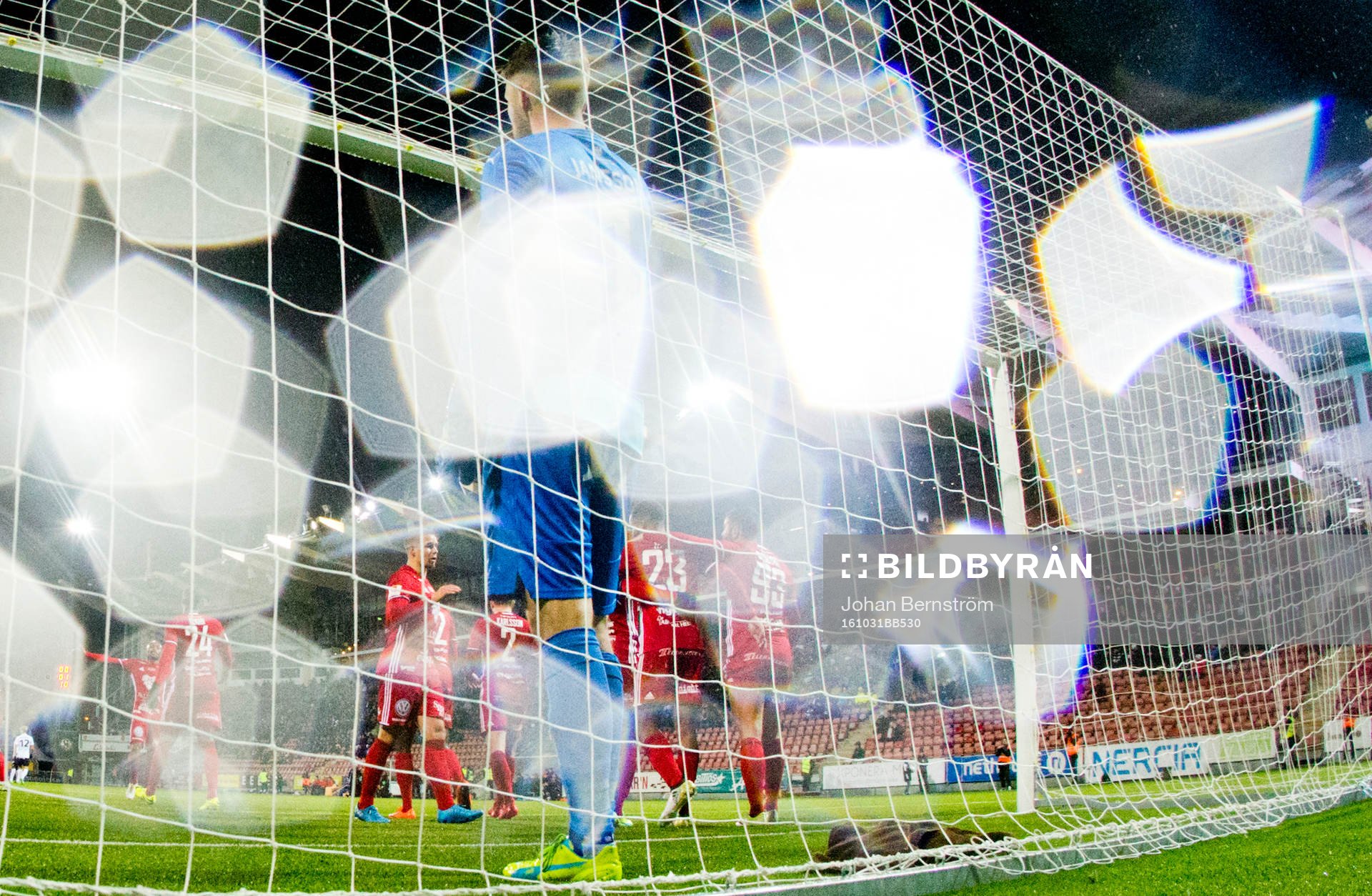 Östersunds Saman Ghoddos gör 1-4 på Örebros målvakt