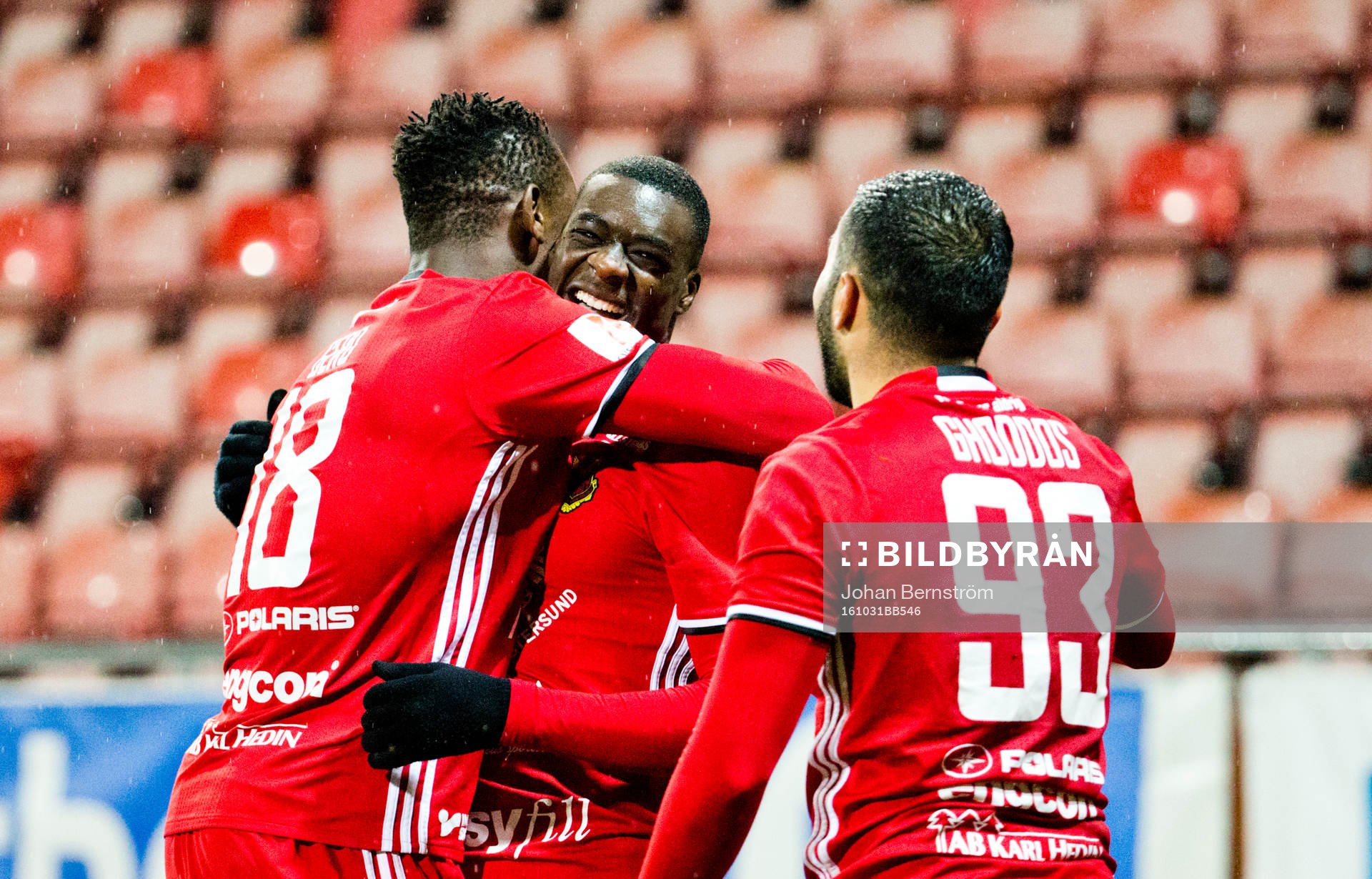 Östersunds Ken Sema gör 1-5 och jublar med Abdullahi Gero