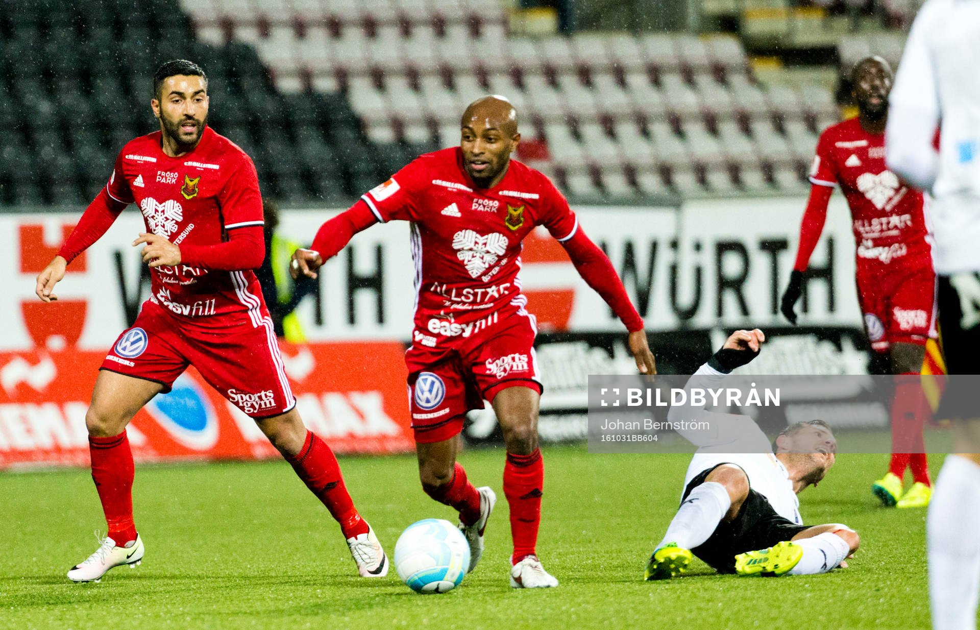 Örebros Robert Åhman Persson faller