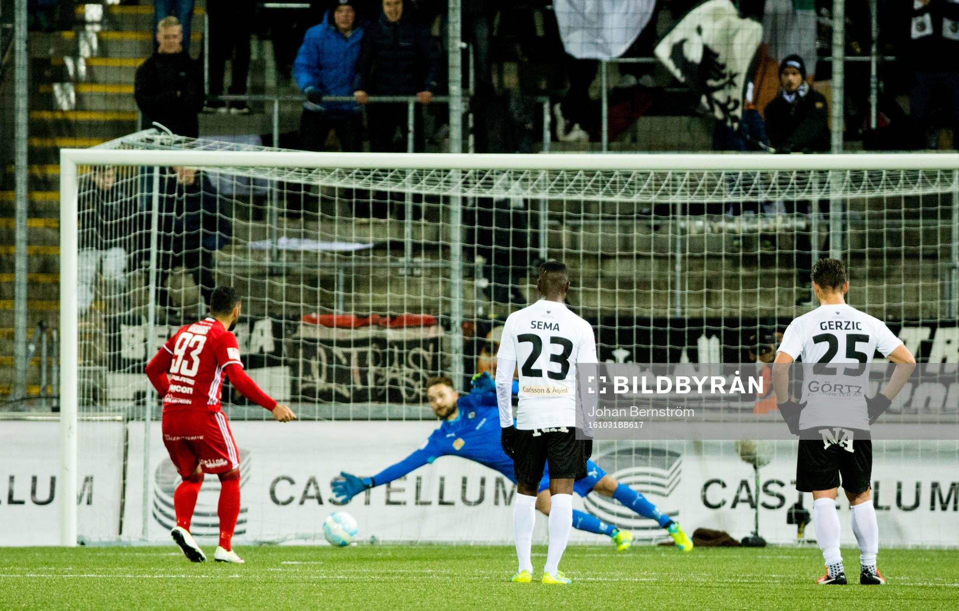 Östersunds Saman Ghoddos gör 1-3 på straff