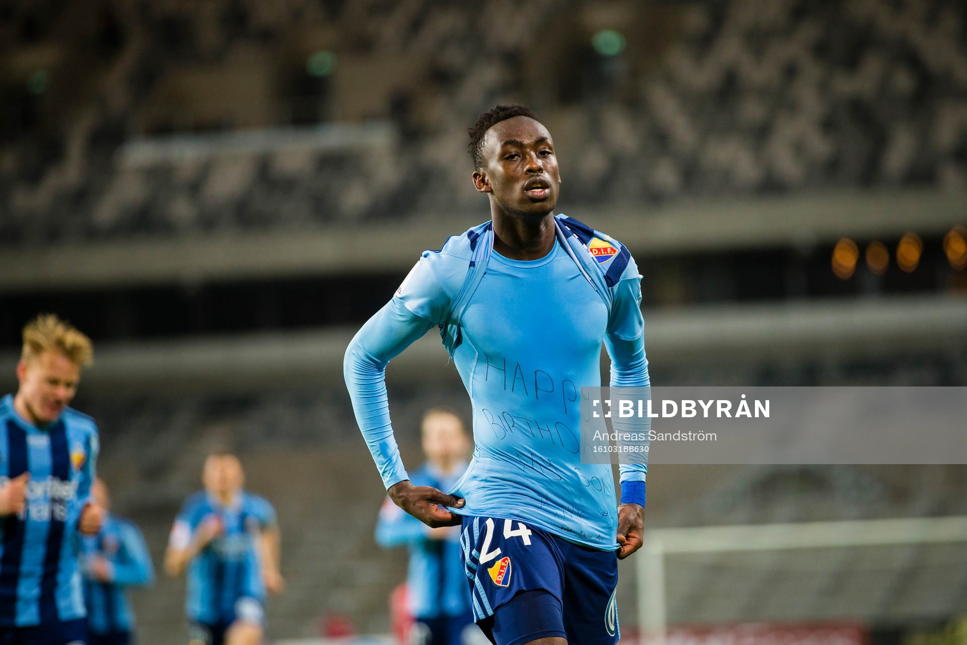 Djurgårdens Philana Tinotenda Kadewere gör 1-0 och visar