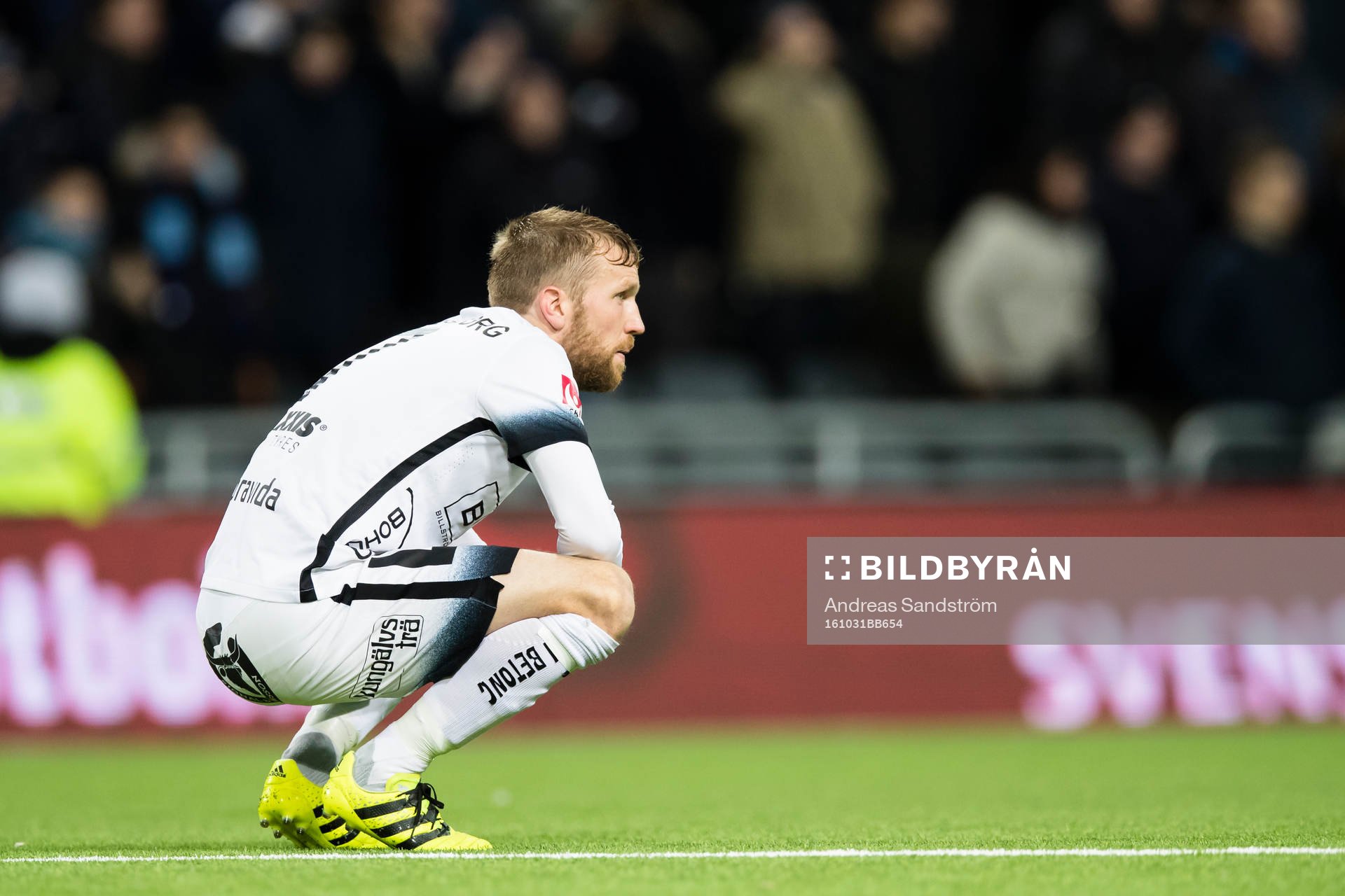 Häckens Rasmus Lindgren ser deppig ut