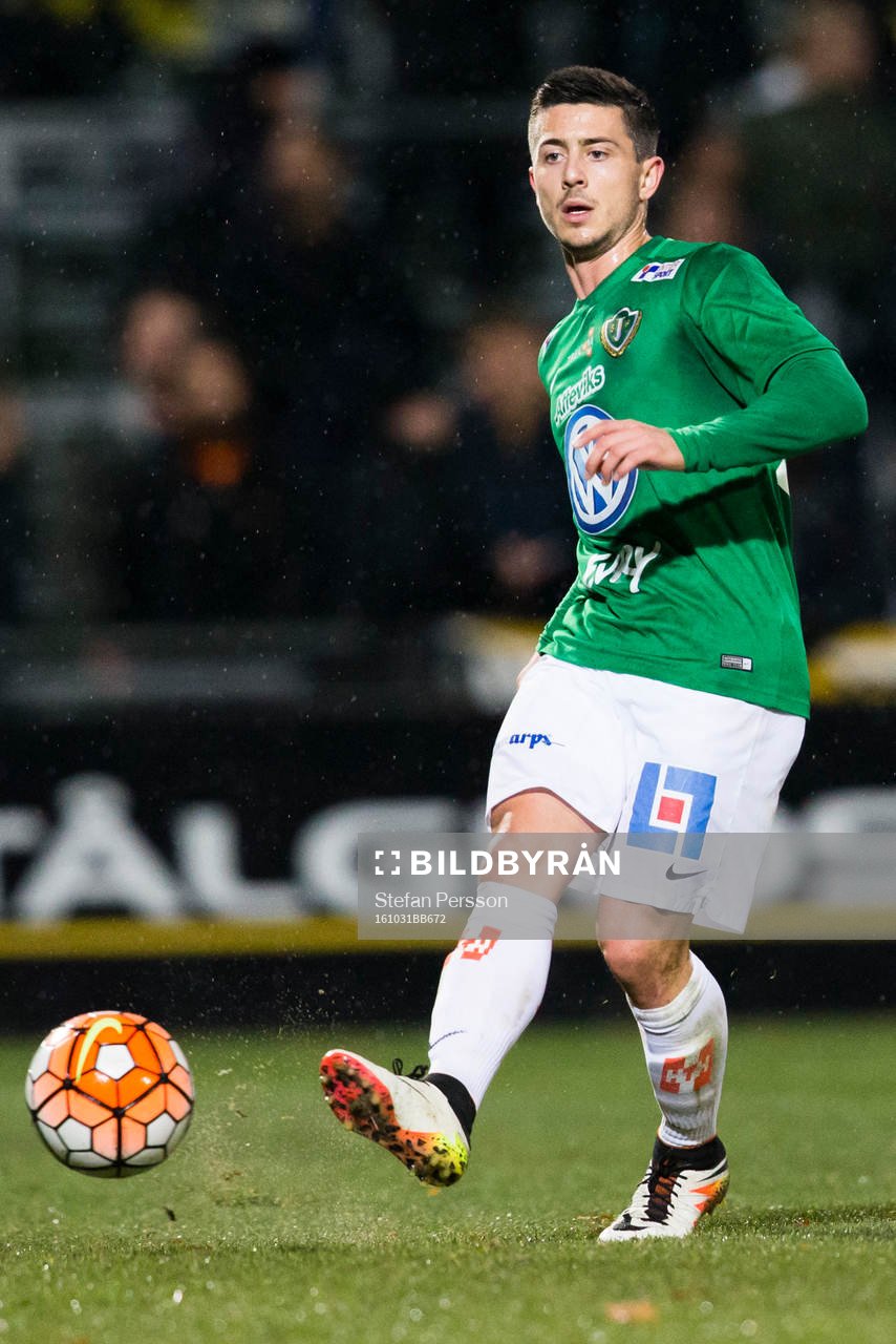 Jönköpings Sergio Calatayud Lebron under fotbollsmatchen i Allsvenskan mellan Jönköping och AIK den 31 oktober 2016 i Jönköping. 