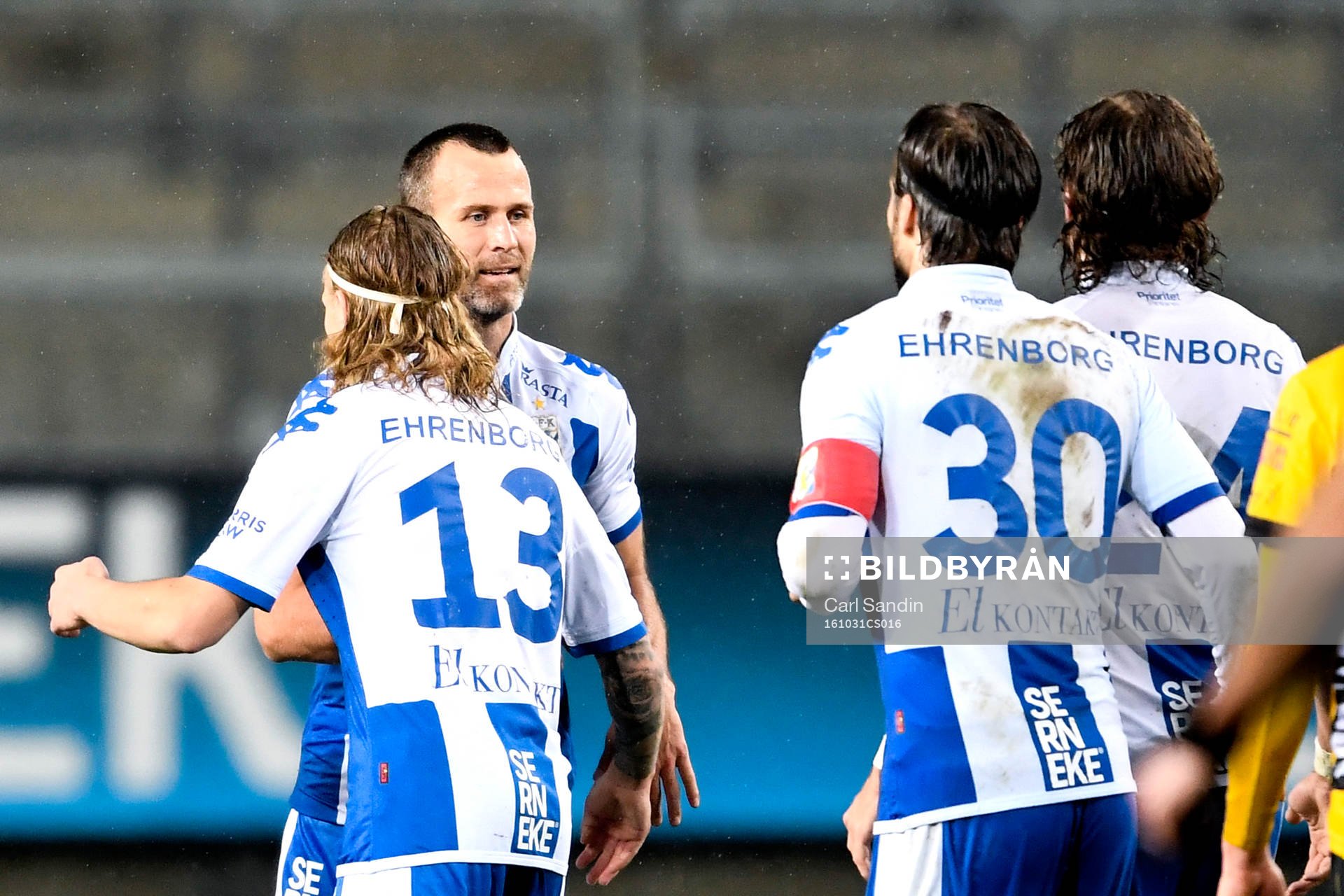 IFK Göteborgs Hjalmar Jonsson jublar med lagkamrater  1-1
