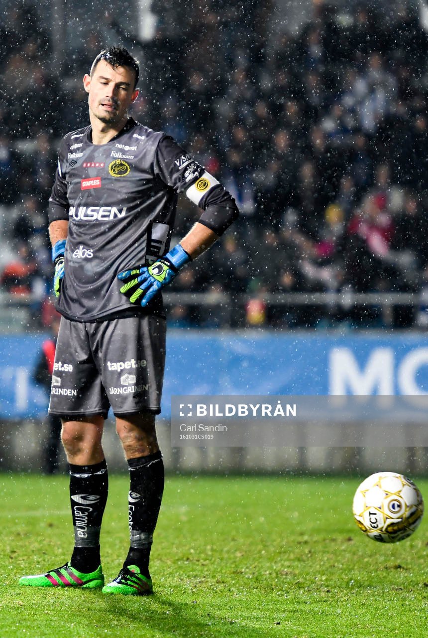 Elfsborgs målvakt Kevin Stuhr Ellegaard deppar