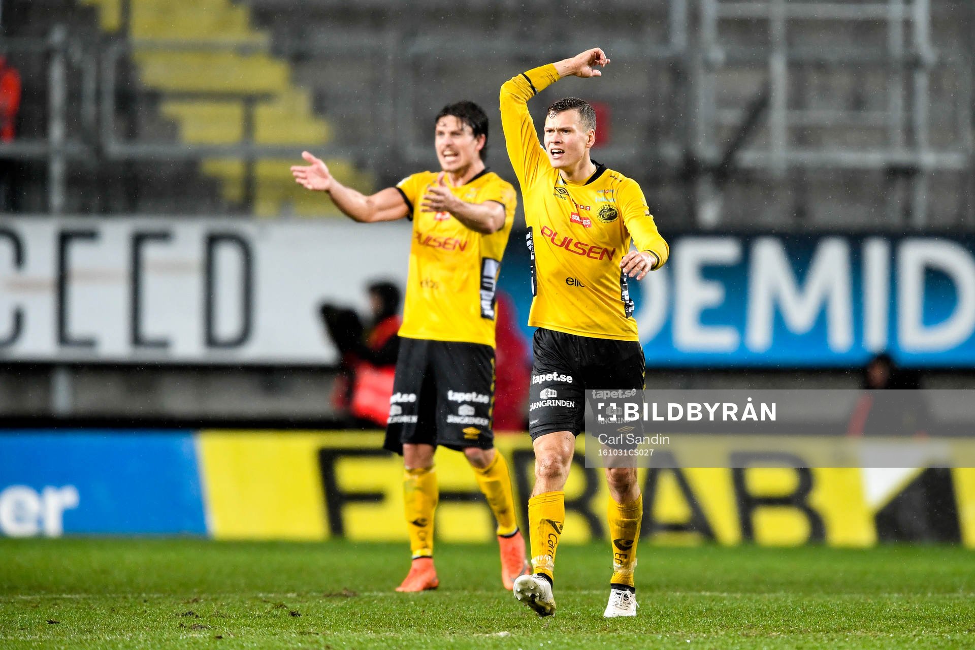 Elfsborgs Jörgen Horn och Viktor Claesson reagerar