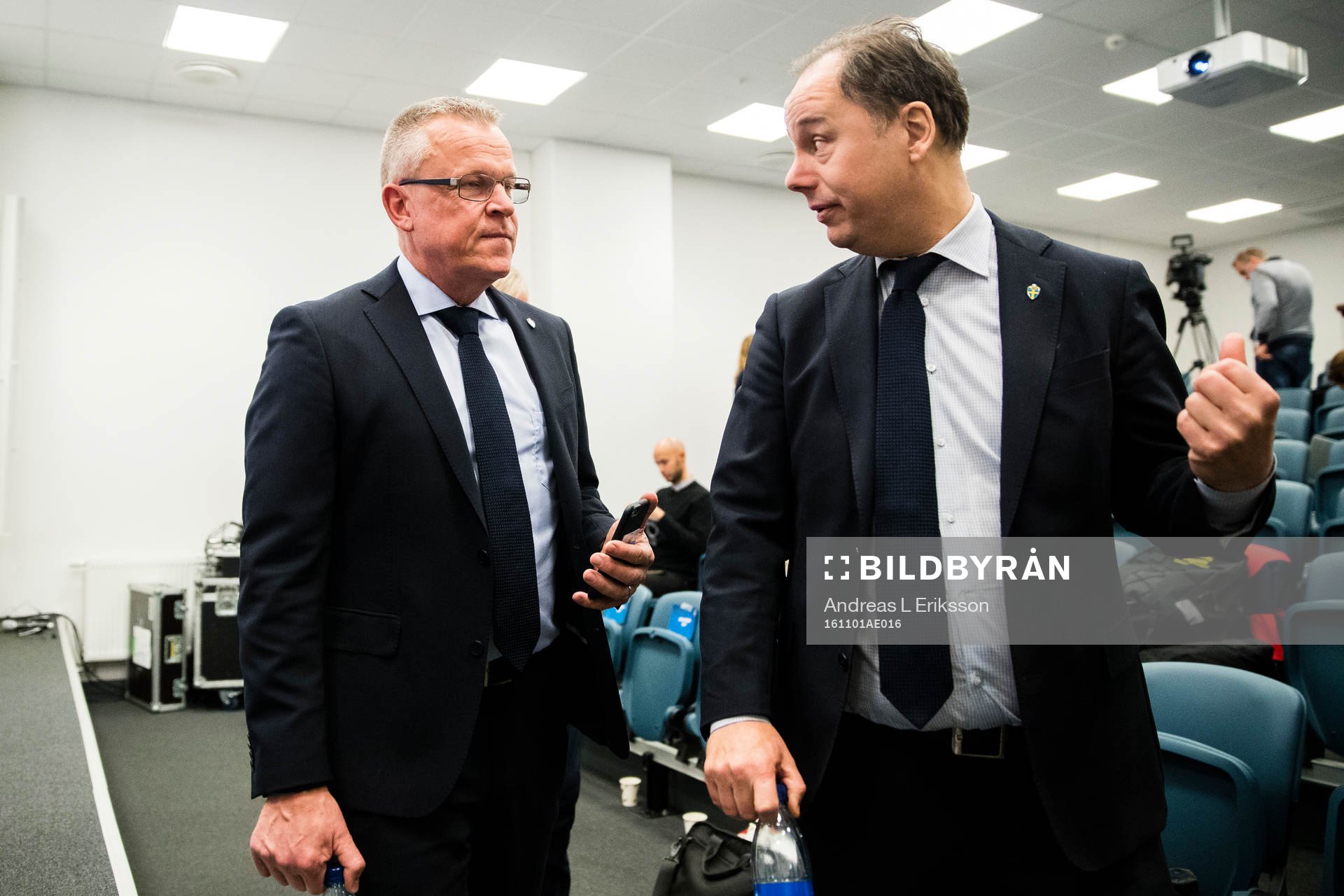 Sveriges förbundskapten Janne Andersson och presschef