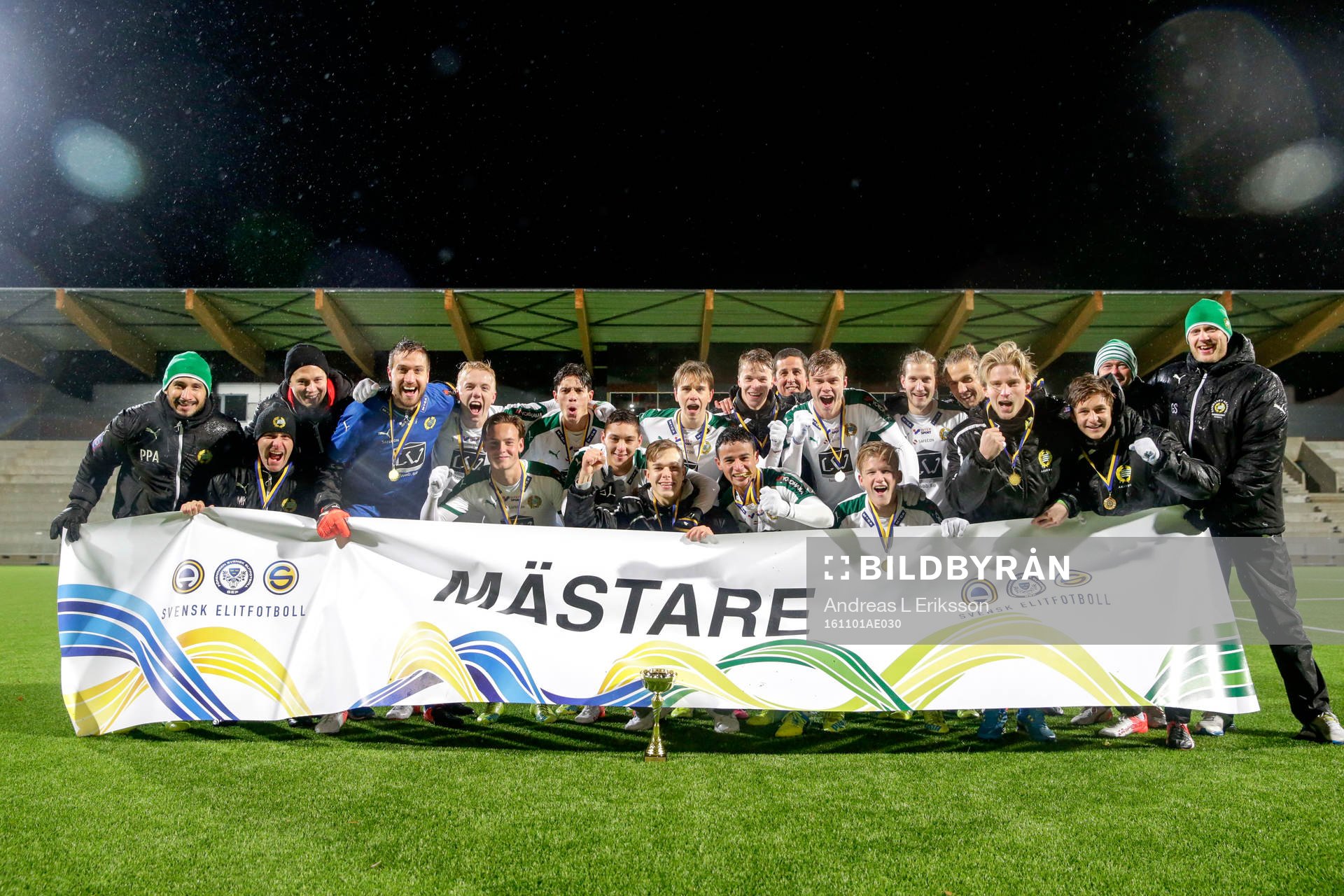Hammarbys segrande lag jublar