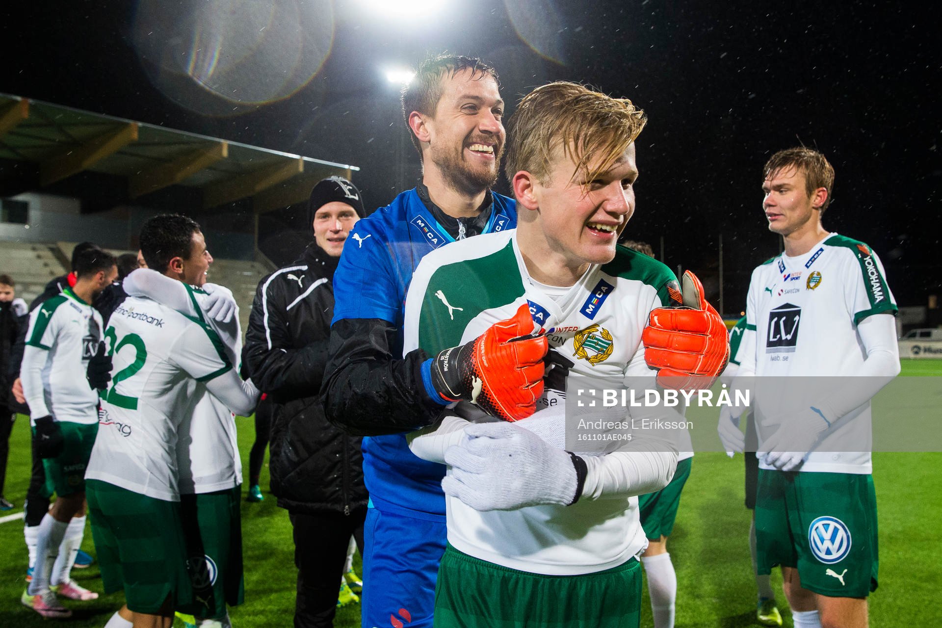 Hammarbys målvakt Tim Markström och Sebastian Hjerpebo