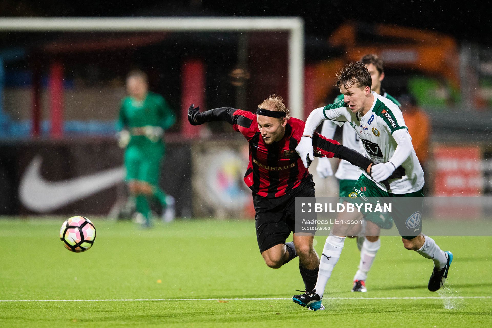 Brommapojkarnas Love Reuterswärd och Hammarbys David Alm i