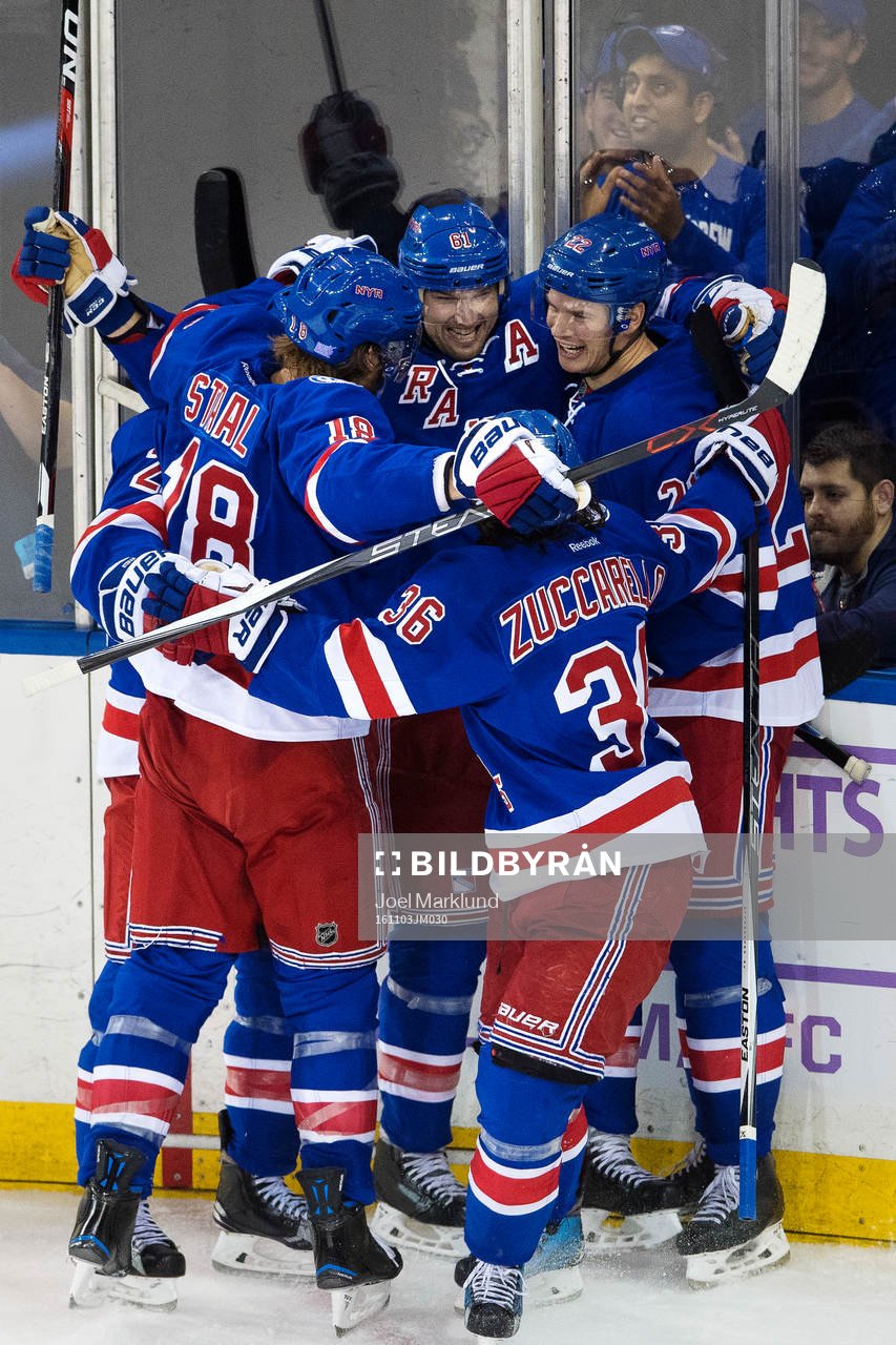 New Yorks Rick Nash jublar