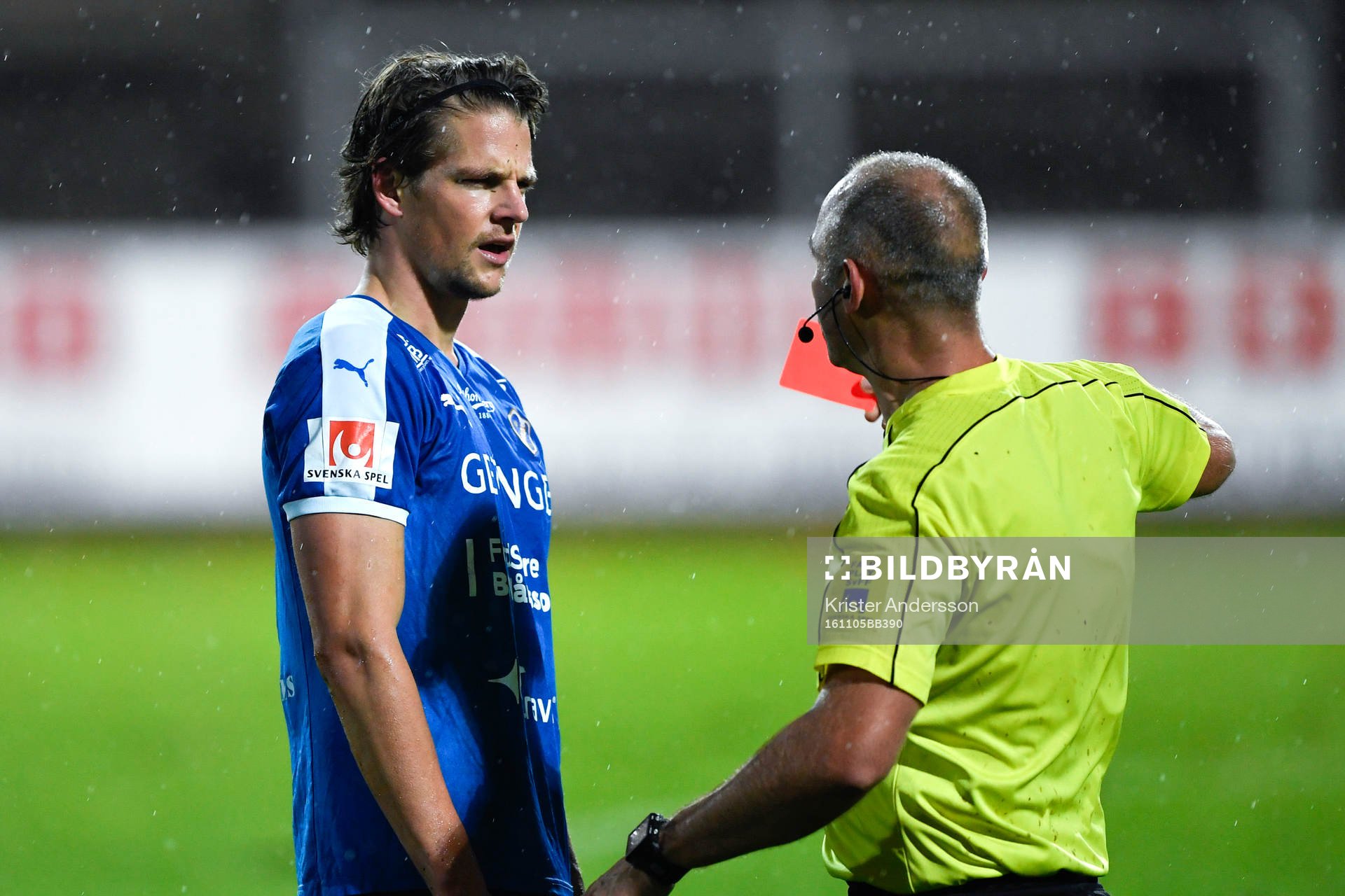 Halmstads Fredrik Liverstam får rött kort