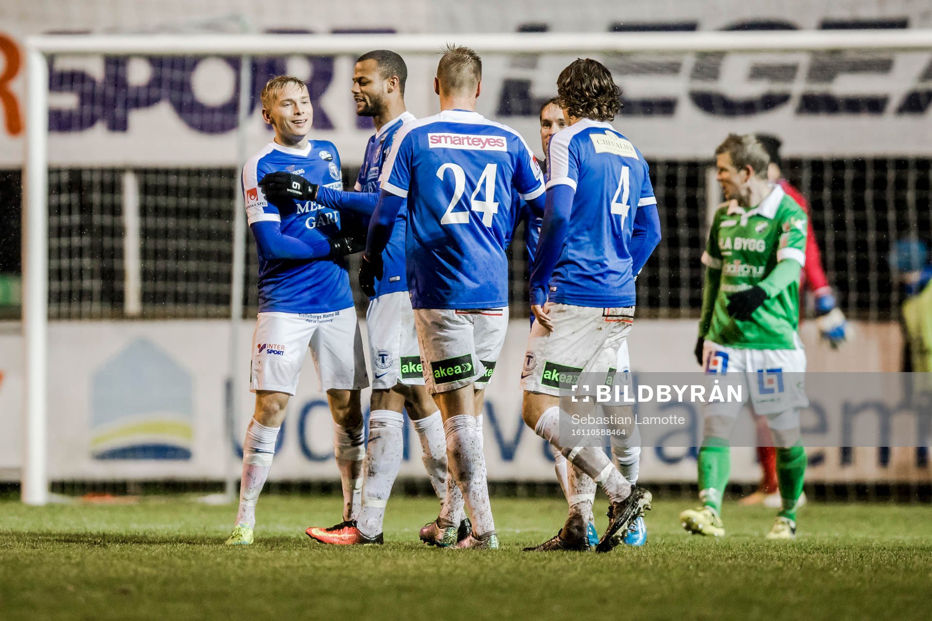 Trelleborgs Mattias Håkansson har gjort 1-2 och jublar med