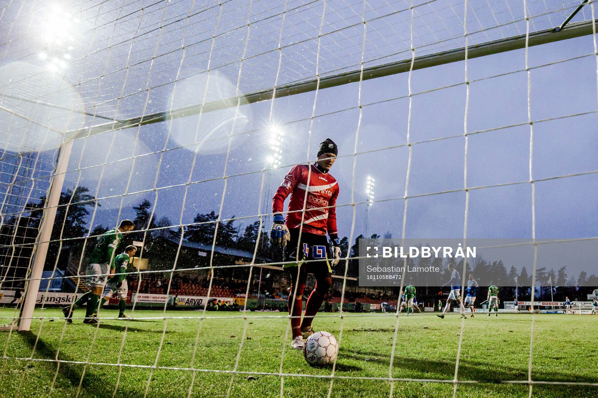 0-1 bakom Ljungskiles målvakt August Strömberg