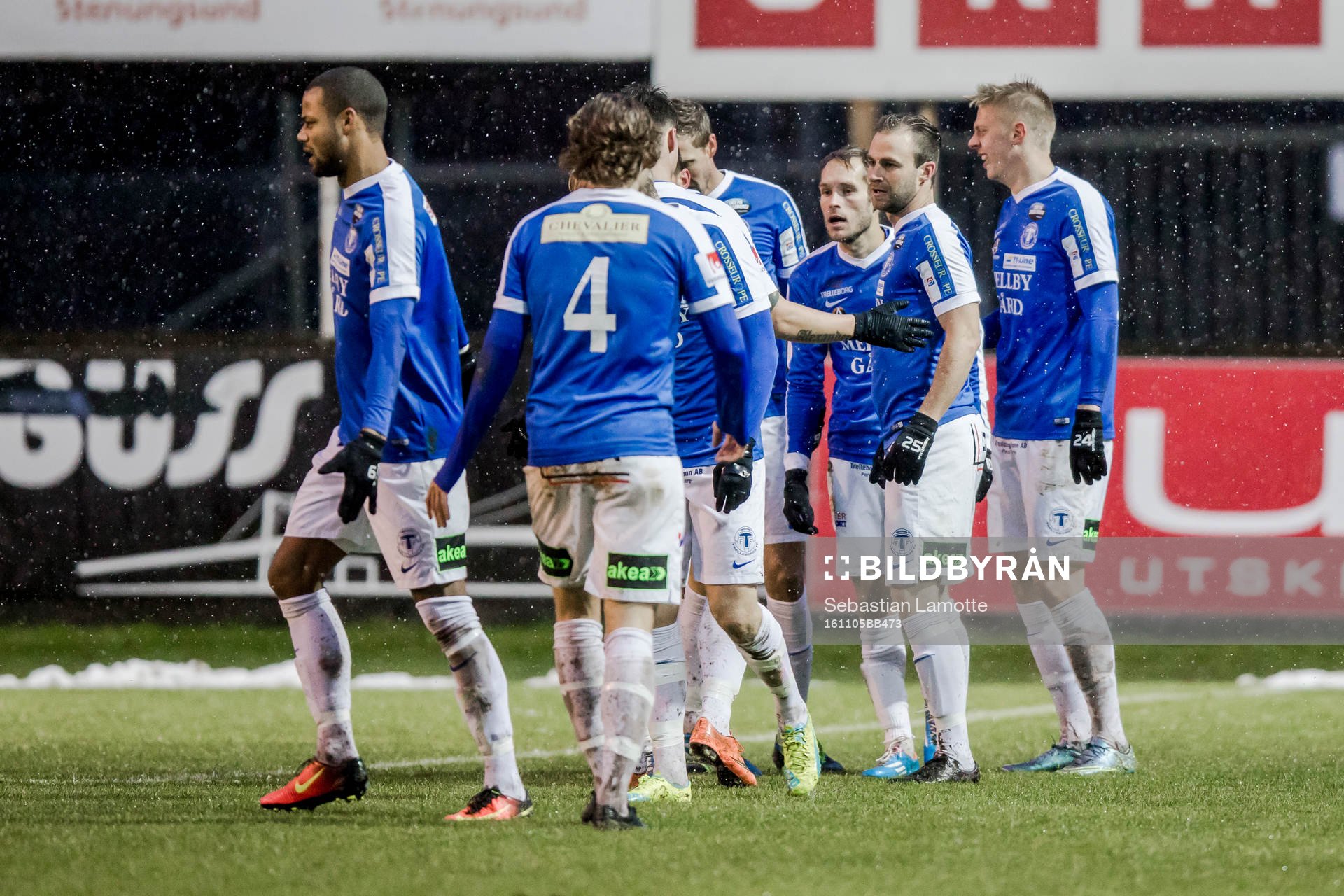 Trelleborgs Zoran Jovanovic har gjort 0-1 och jublar med