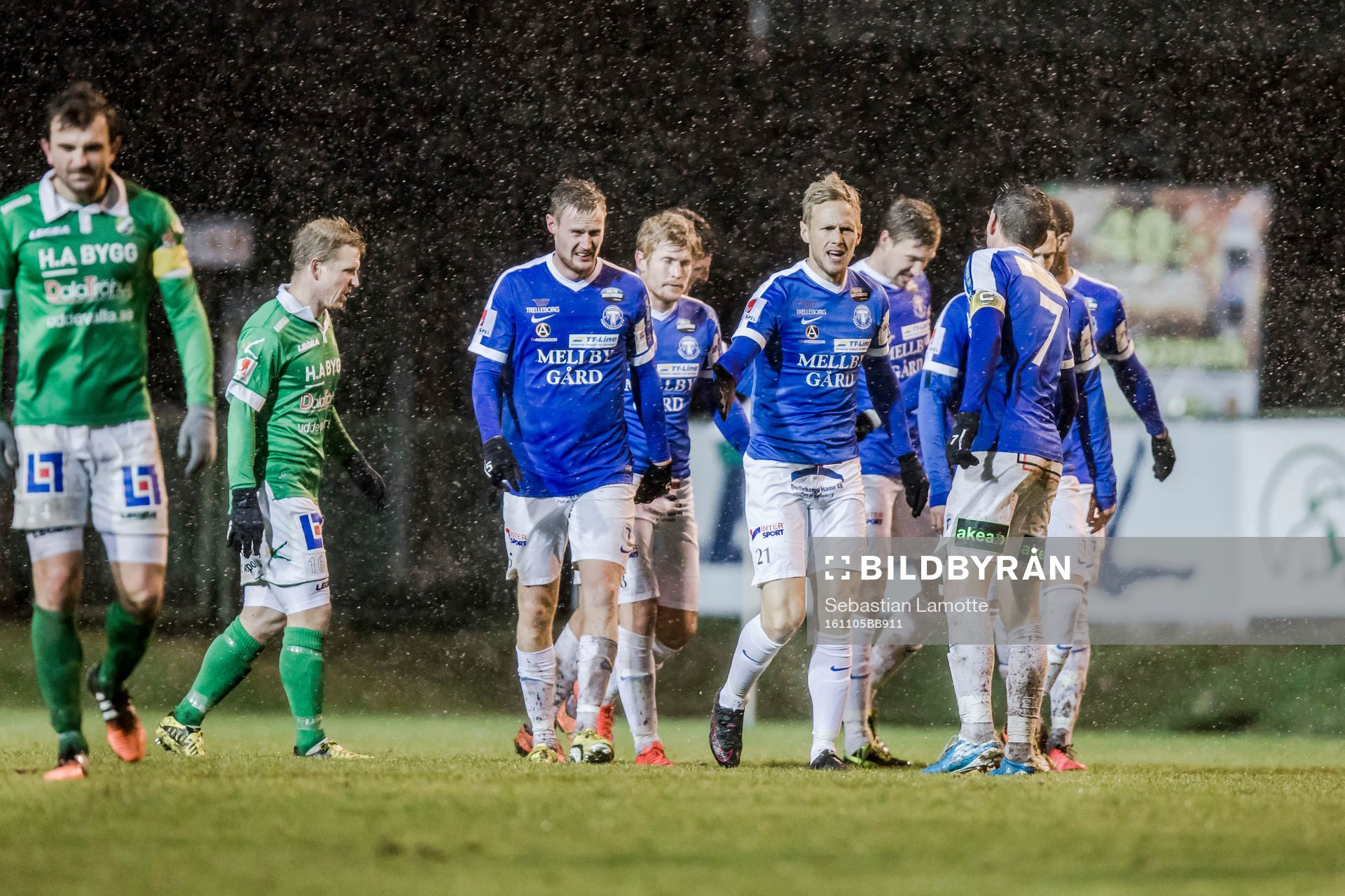 Trelleborgs Magnus Andersson har gjort 1-3 och jublar med