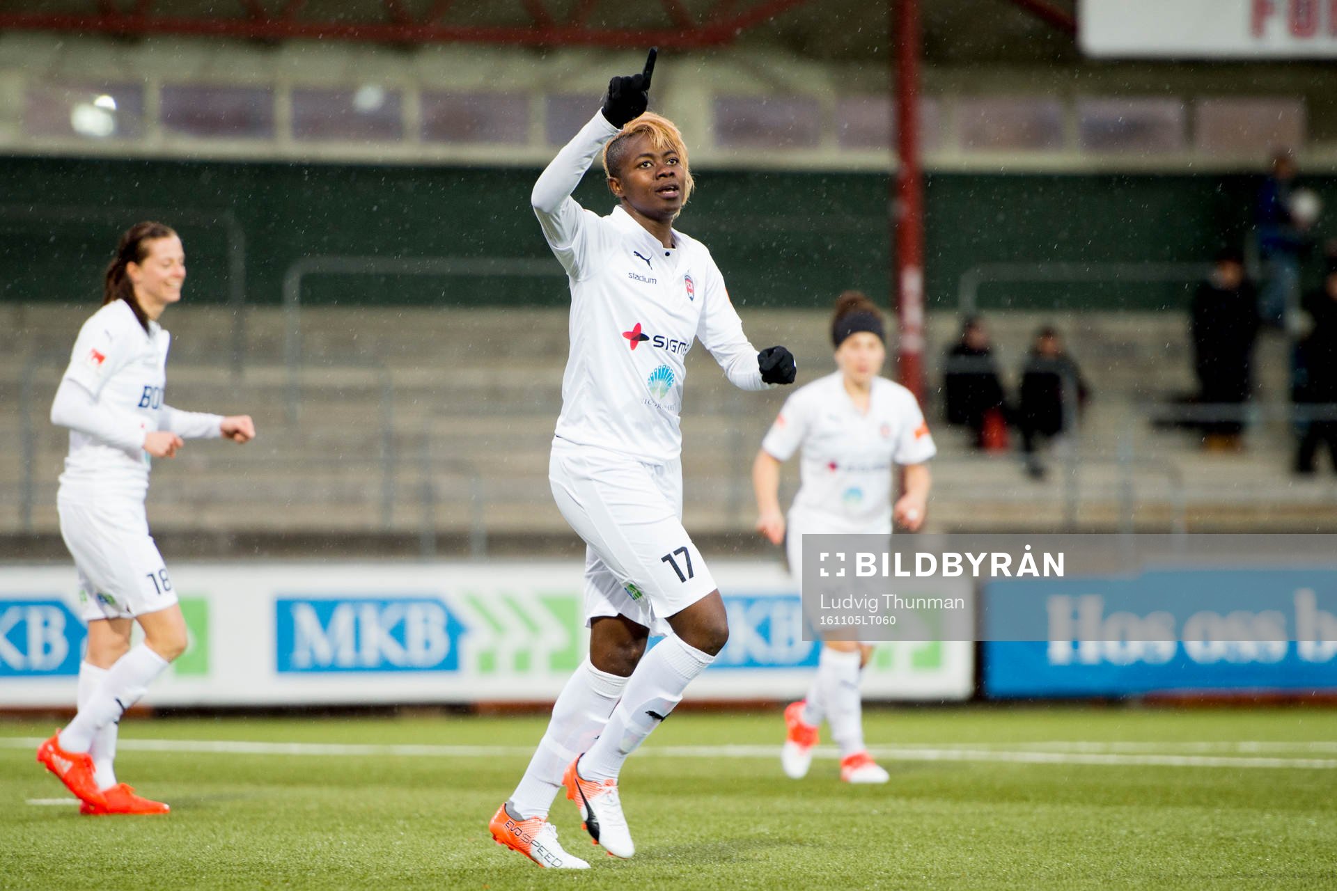 Rosengårds Gaëlle Enganamouit jublar