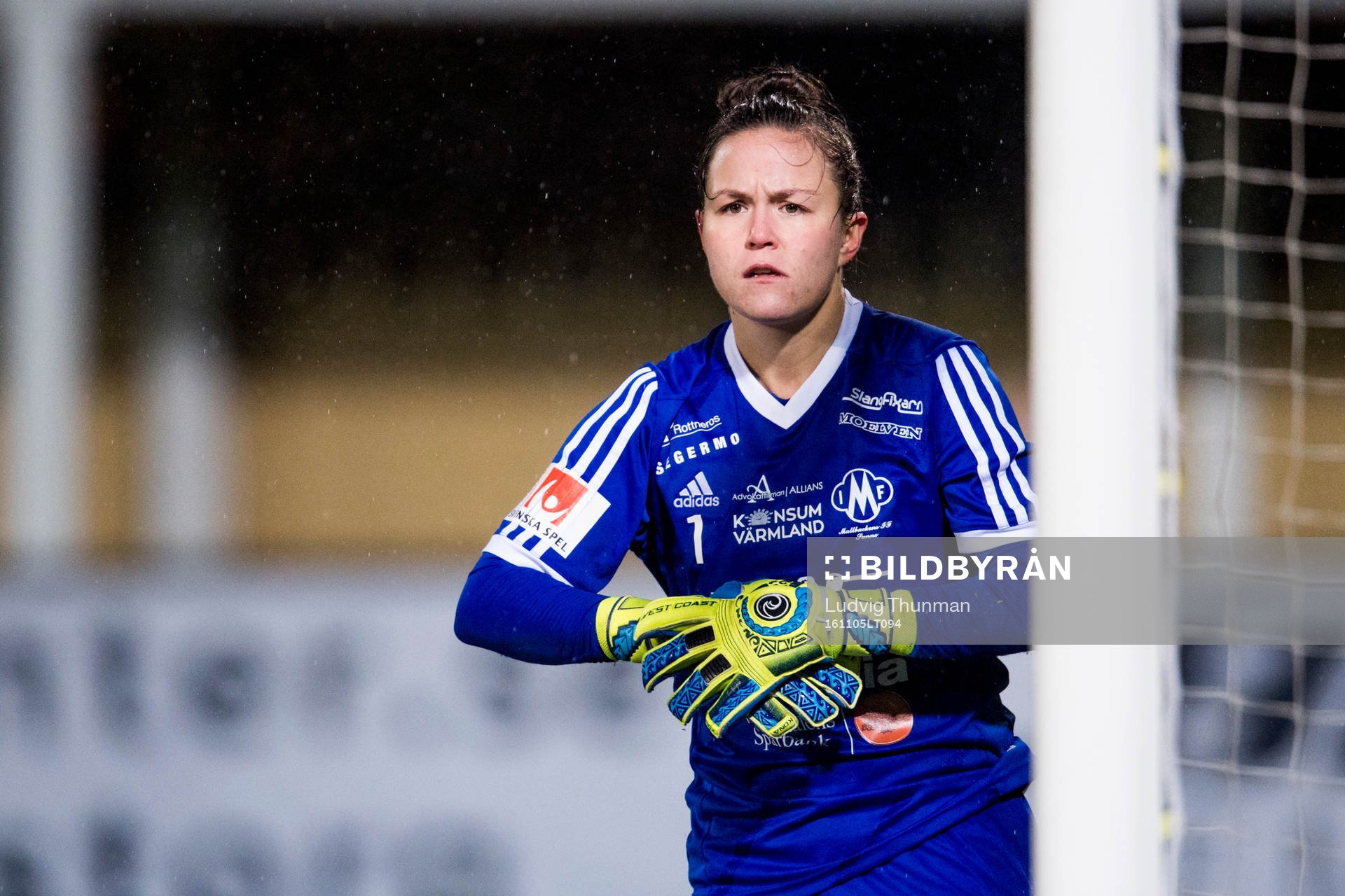 Mallbackens målvakt Lee Alexander under fotbollsmatchen i Damallsvenskan mellan FC Rosengård och Mallbacken Sunne den 5 november 2016 i Malmö.
