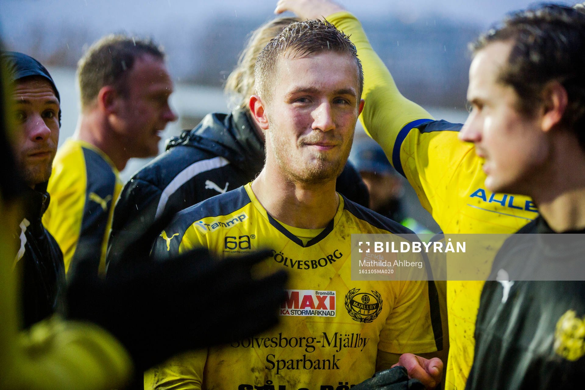 Mjällbys spelare jublar efter att Mjällbys vunnit med 3-0 i fotbollsmatchen i Division 1 mellan Prespa Birlik och Mjällby den 5 november 2016 i Malmö.