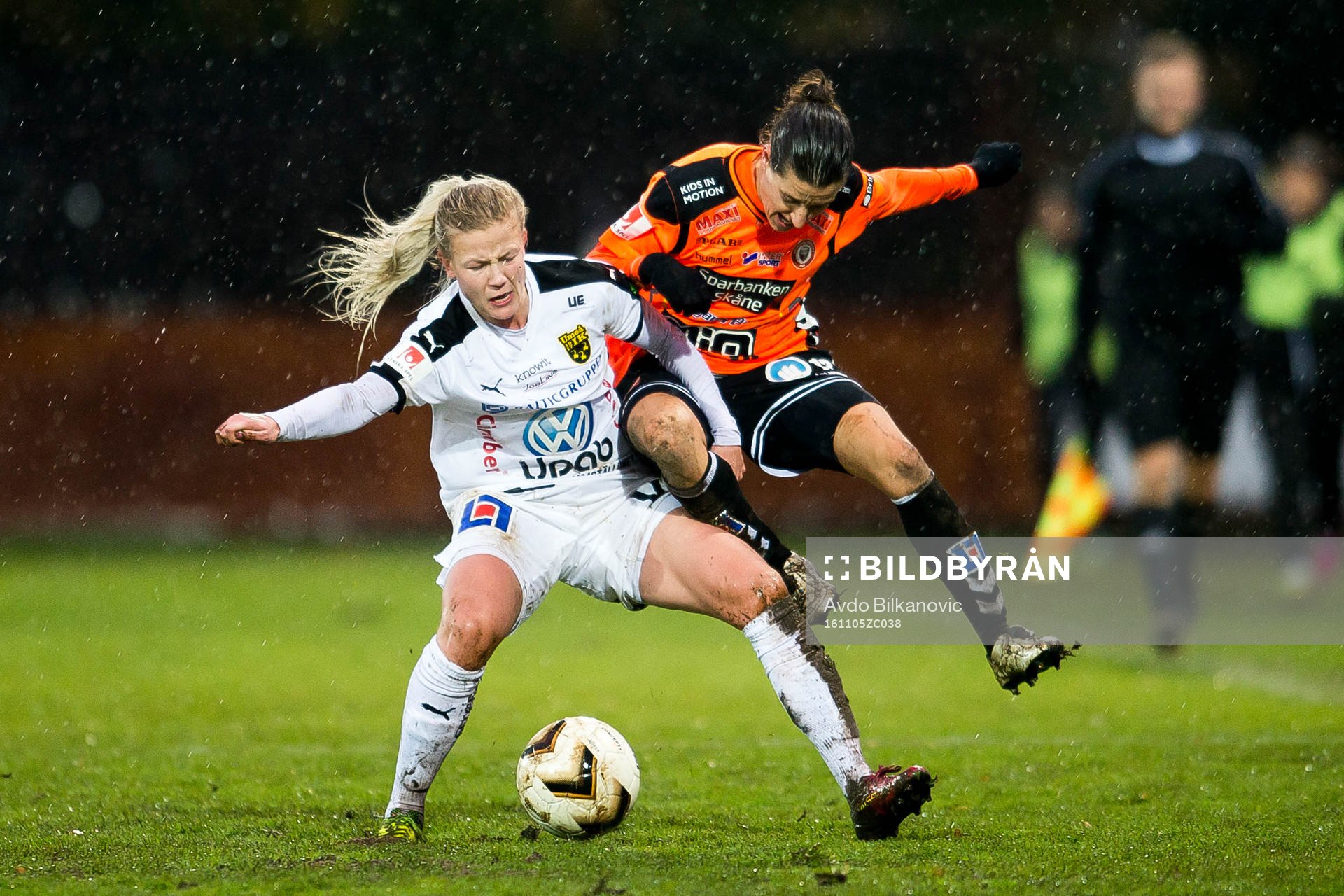 Kristianstads Johanna Rasmussen i kamp om bollen
