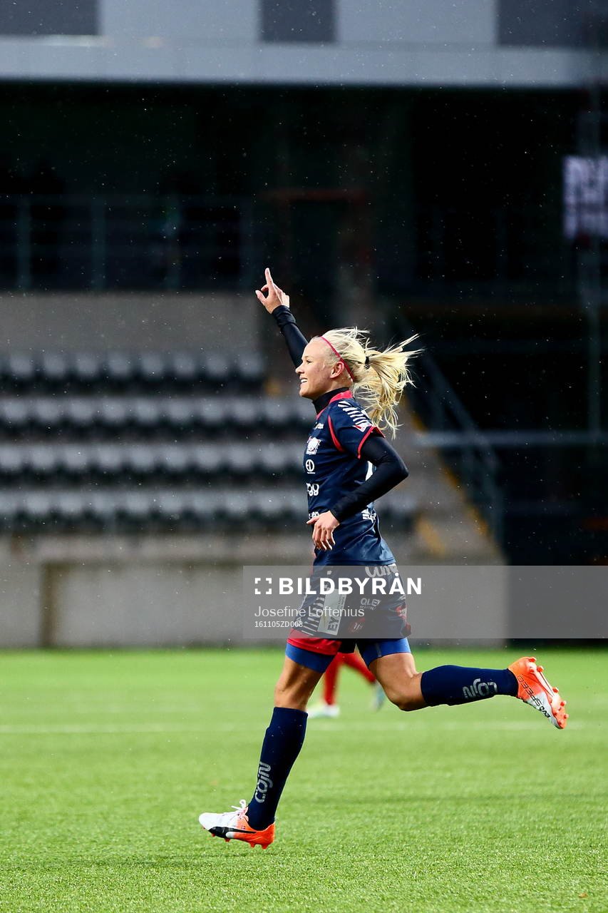 Linköpings Pernille Harder jublar