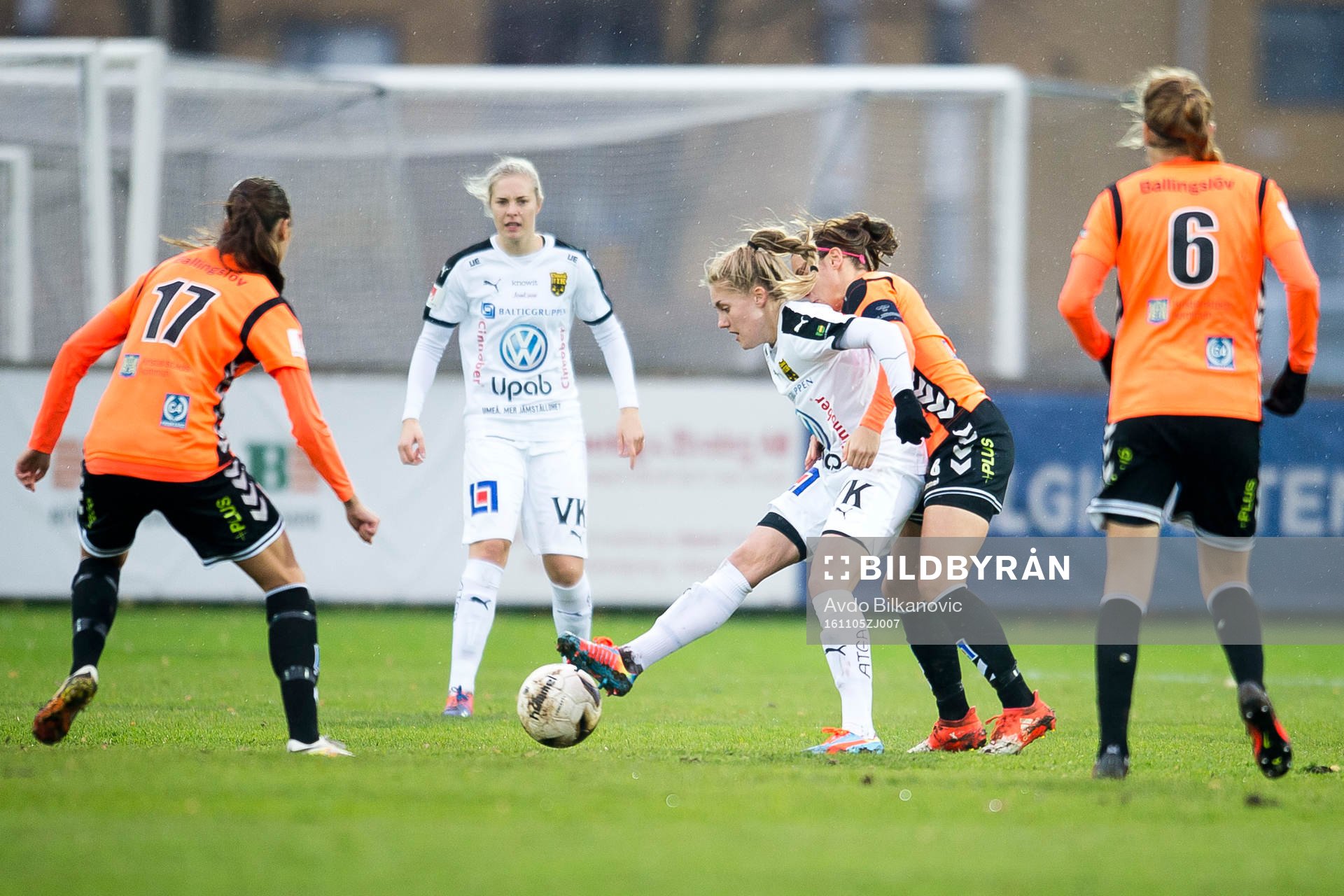 Kristianstads Alice Nilsson trycker Umeås Hanna Sandström