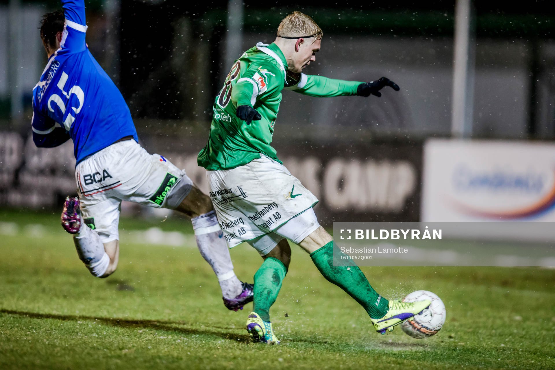 Ljungskiles Linus Tornblad före Trelleborgs Robin Jacobsson