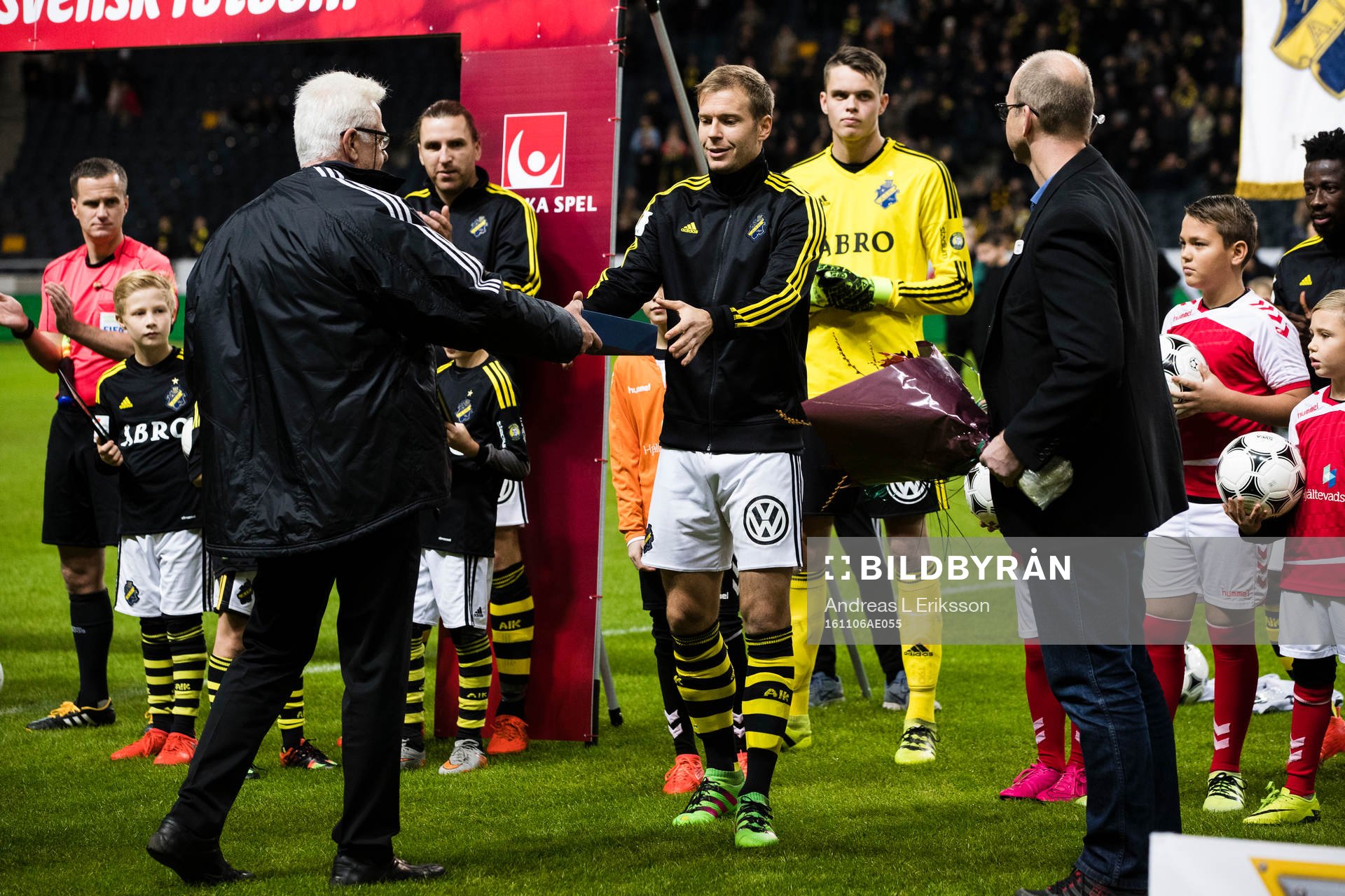 s Per Karlsson innan fotbollsmatchen i Allsvenskan mellan