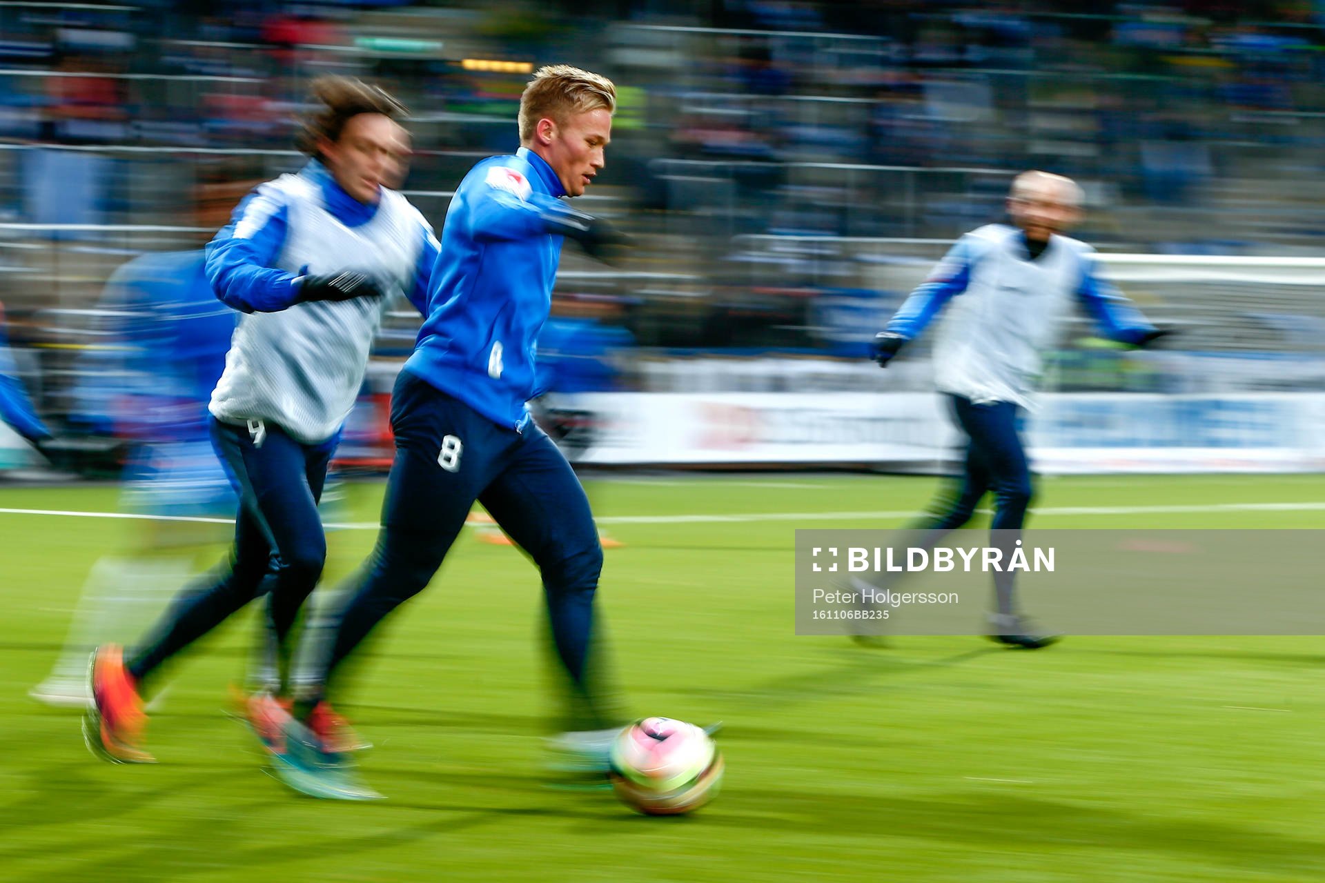 Norrköpings Nicklas Bärkroth värmer upp innan