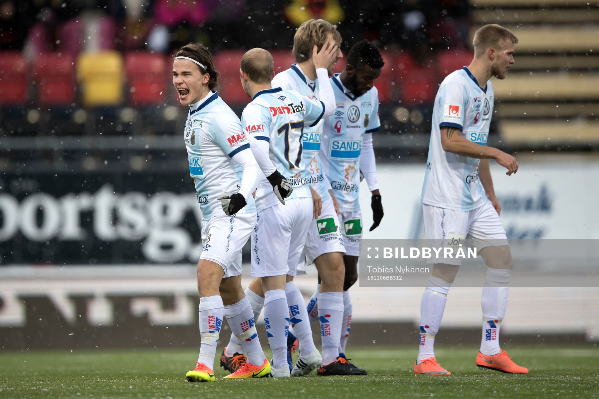 Gefles spelare jublar efter att Robin Nilsson gjort 0-1 under fotbollsmatchen i Allsvenskan mellan Östersund och Gefle den 26 oktober 2016 i Östersund.