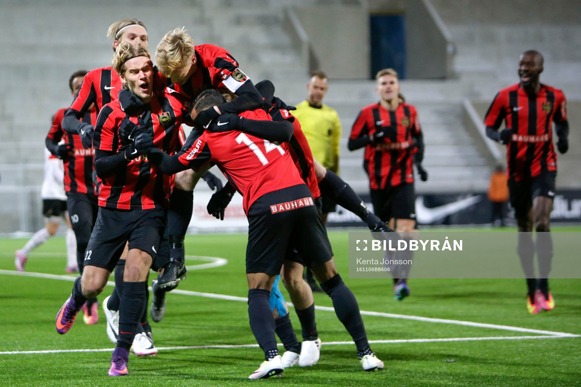 Brommapojkarna jublar