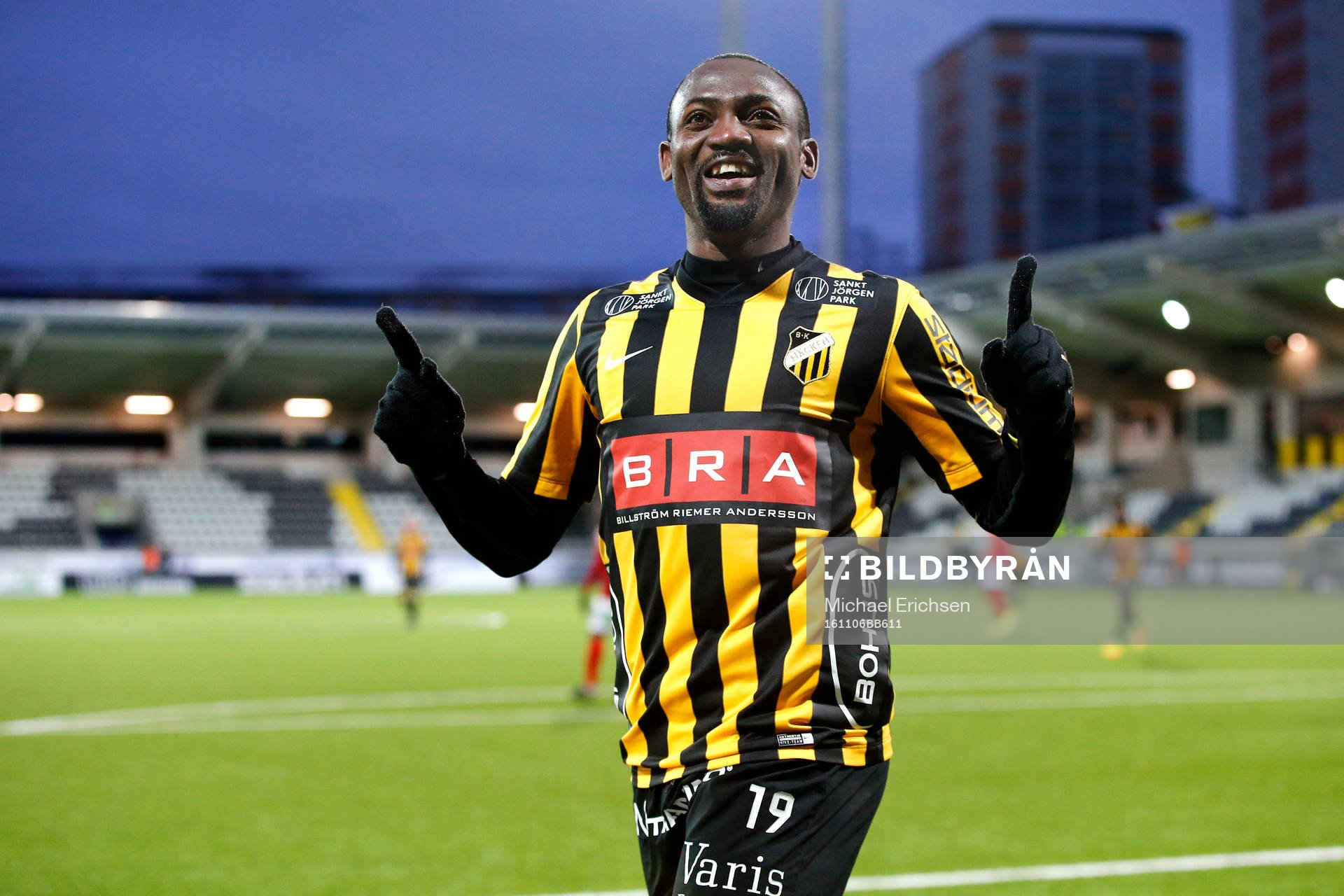 Häckens John Owoeri jublar