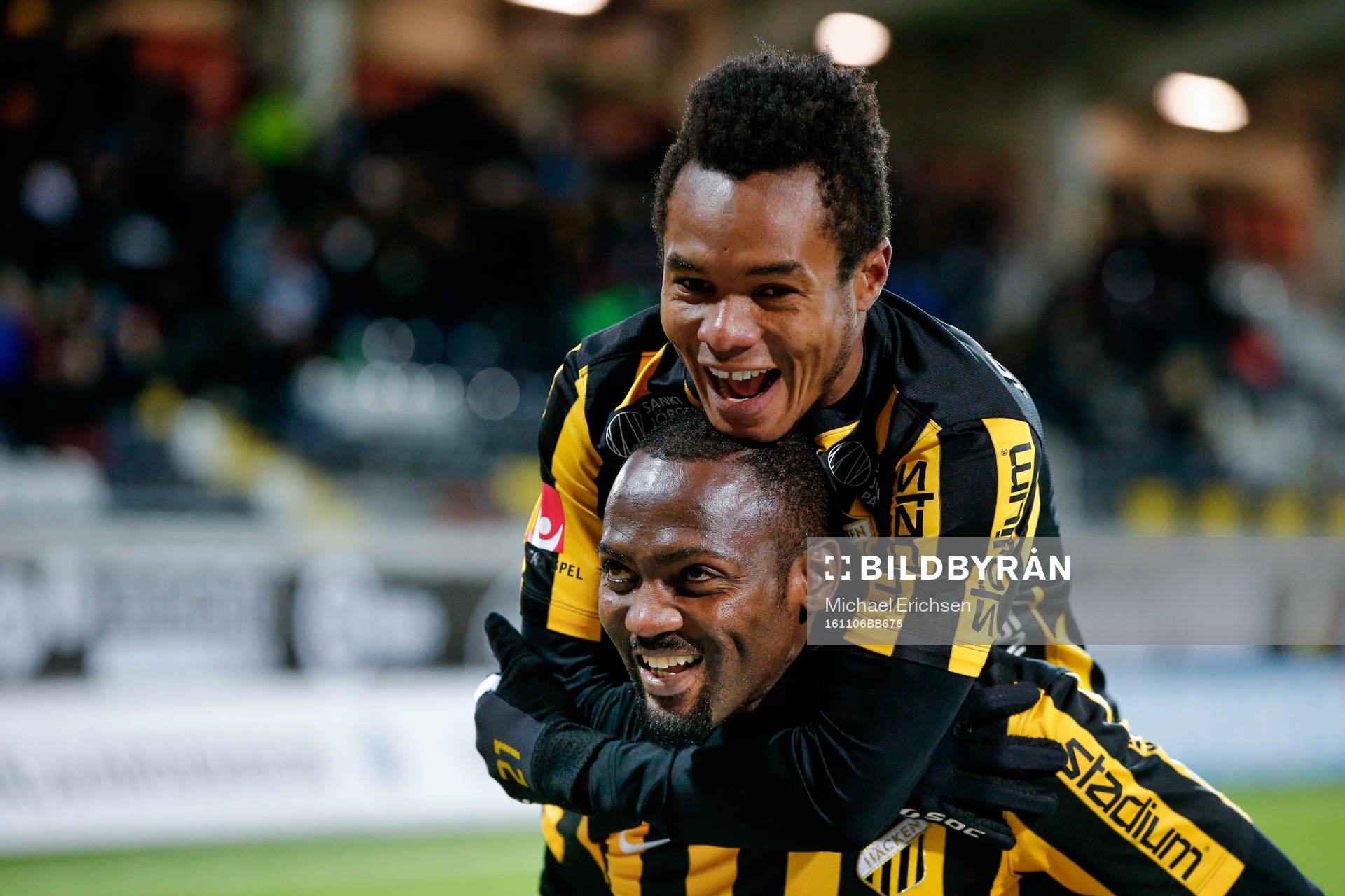Häckens John Owoeri jublar med Nasiru Mohammed