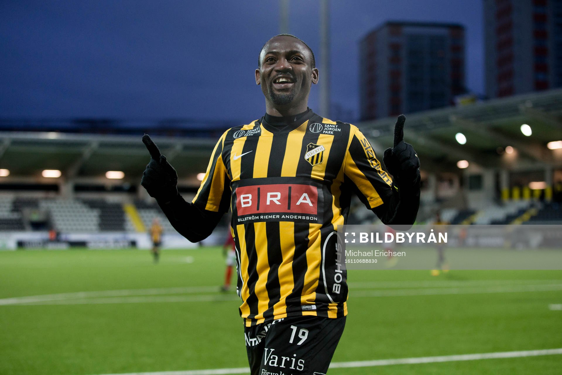 Häckens John Owoeri jublar
