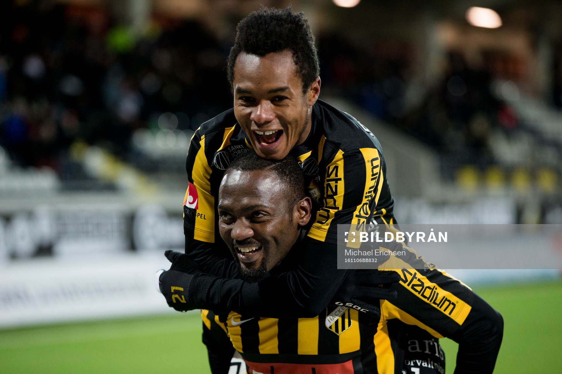Häckens John Owoeri jublar med Nasiru Mohammed