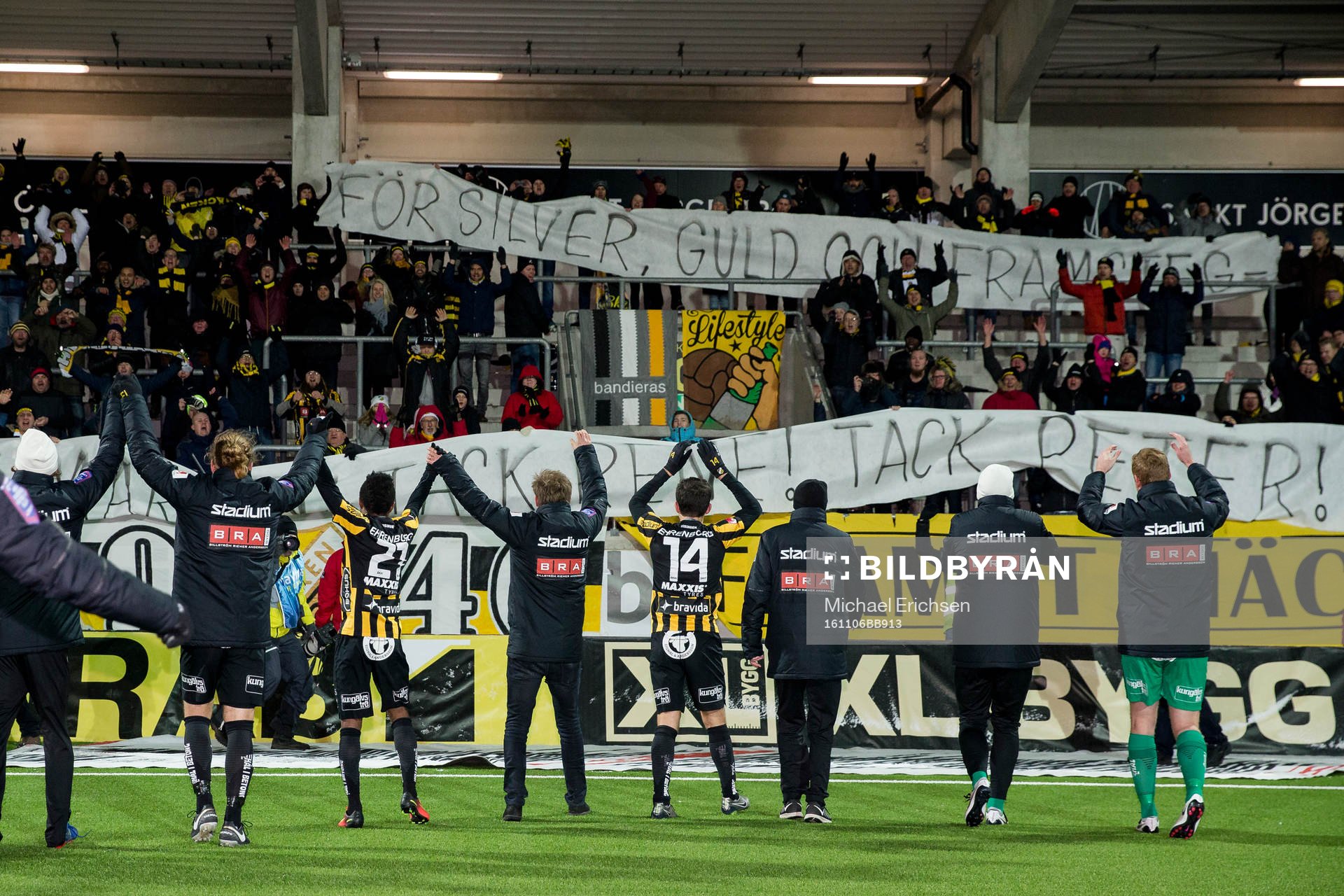 Häckens klack tackar och hyllar tränare Peter Gerhardsson