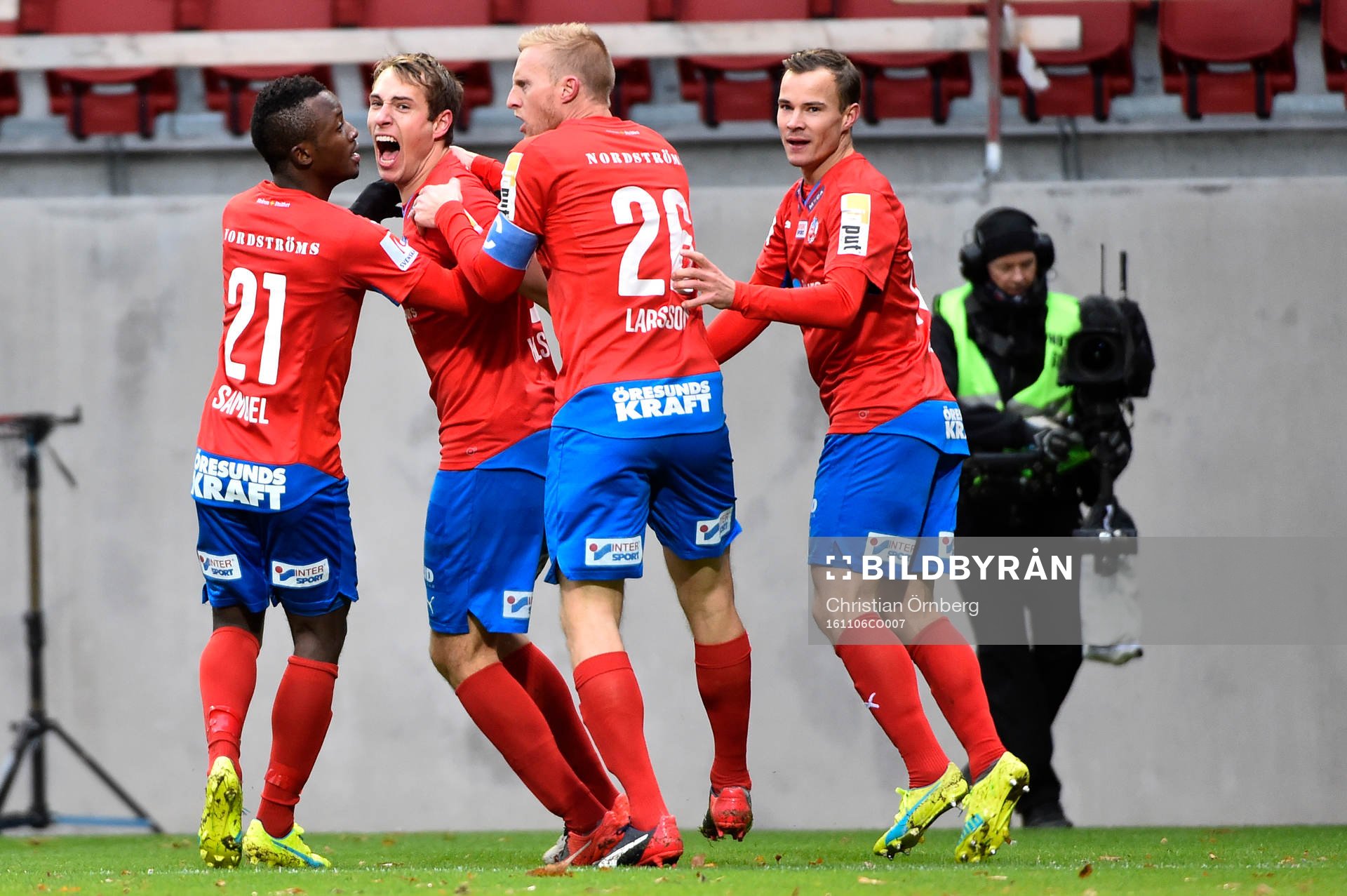 Helsingborgs Frederik Helstrup Jensen jublar efter 1-0 under fotbollsmatchen i Allsvenskan mellan Helsingborg och Jönköping den 6 november 2016 i Helsingborg.