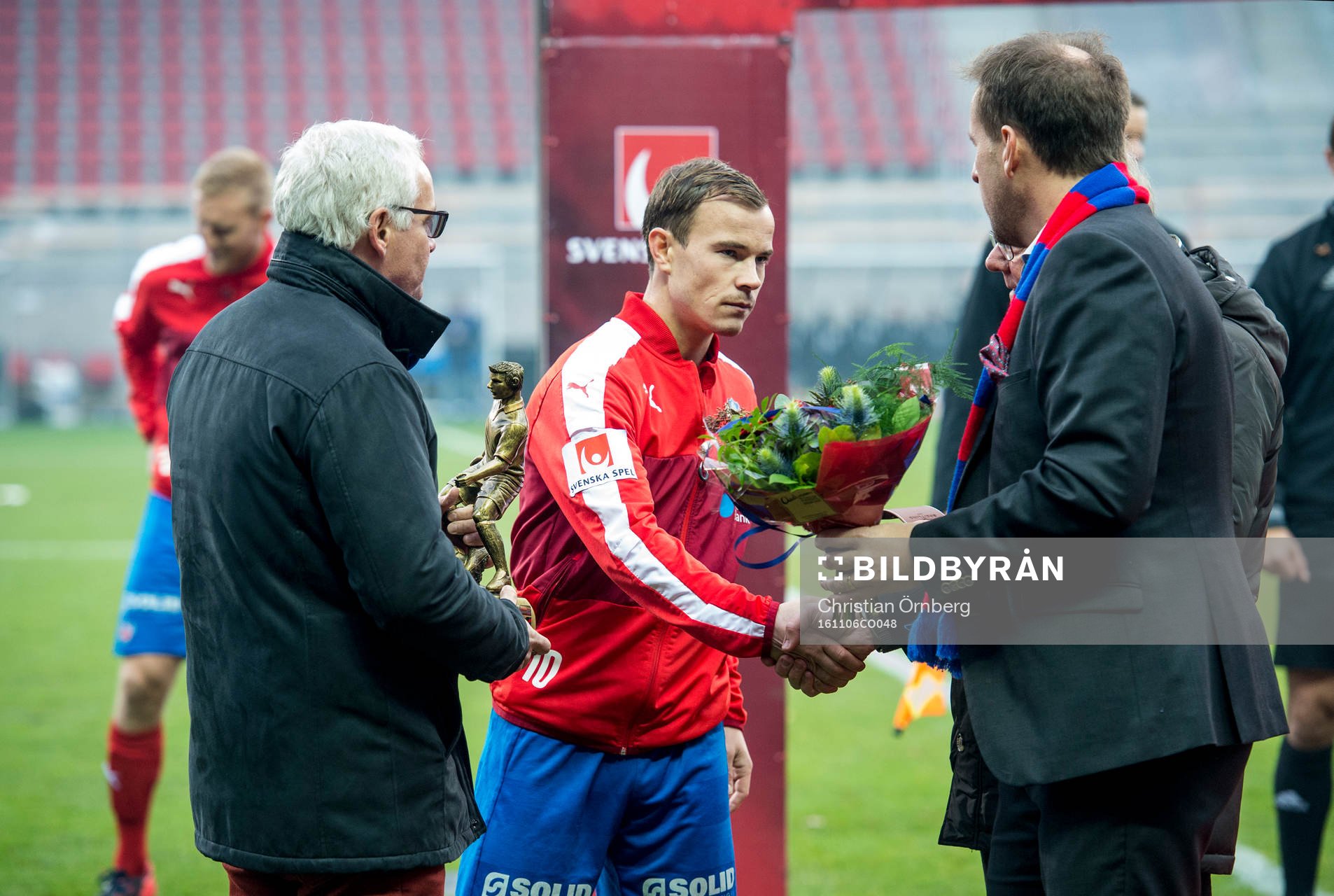 Helsingborgs Anton Wede tar emot utmärkelsen Årets
